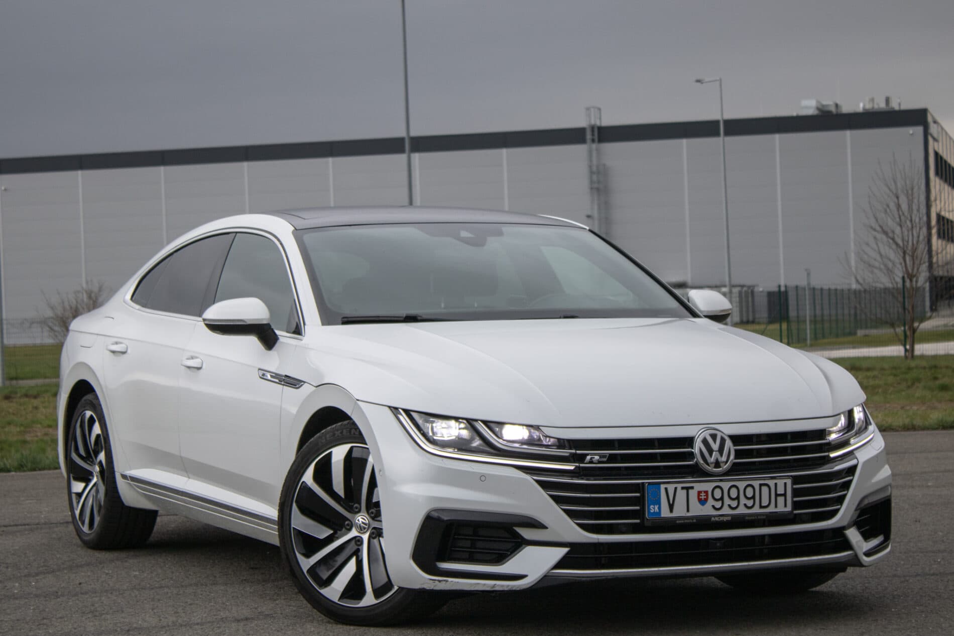 2018 Volkswagen Arteon, bílá sedan, 106 961 km