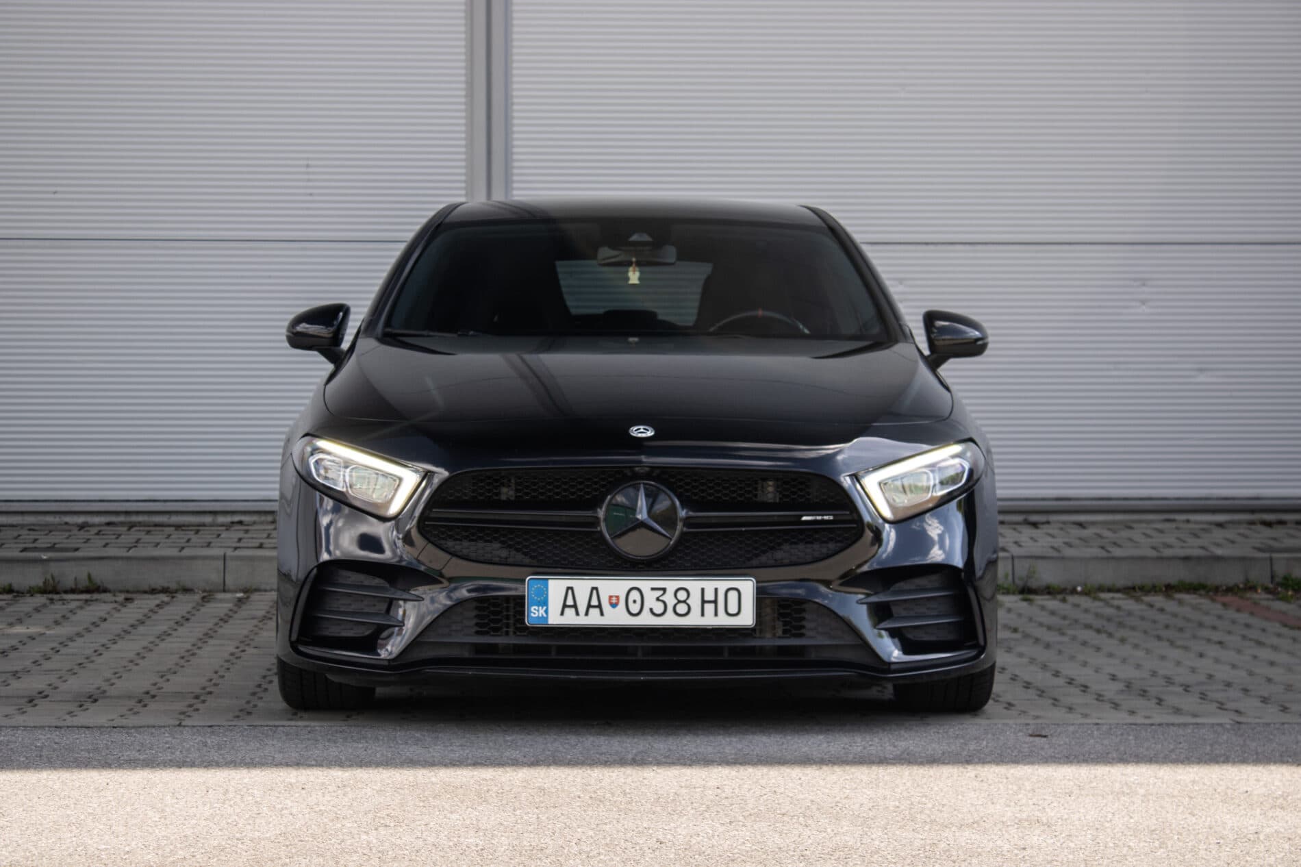 2019 Mercedes-Benz A 35 AMG, černá sedan, 60 541 km