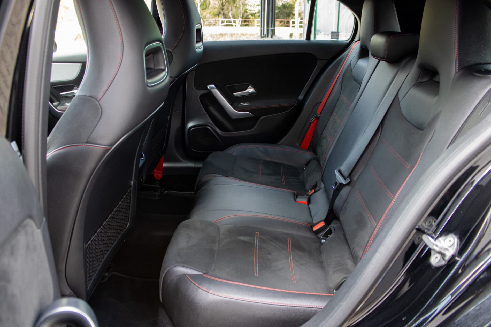 2019 Mercedes-Benz A 35 AMG, černá sedan, 60 541 km