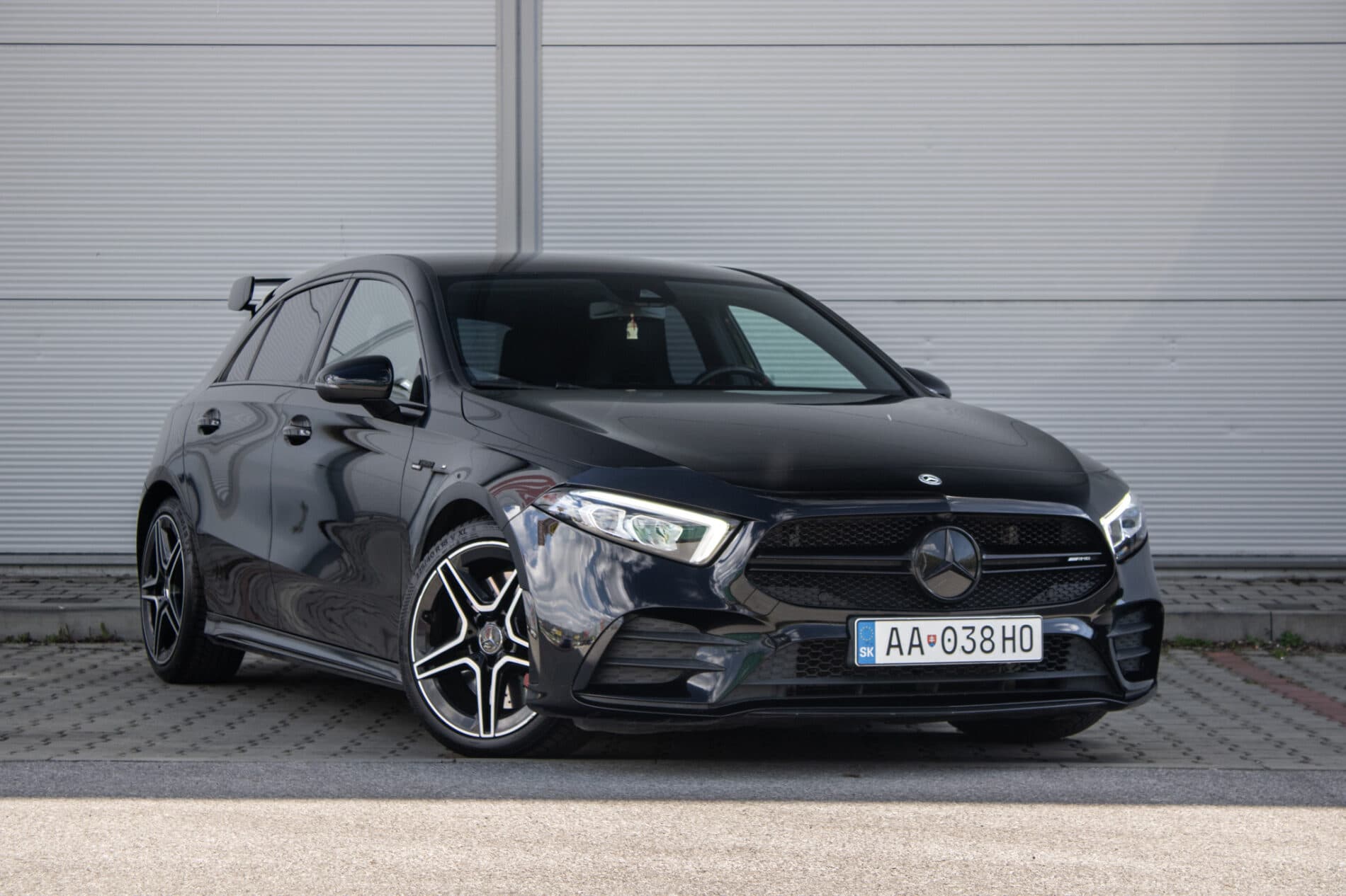 2019 Mercedes-Benz A 35 AMG, černá sedan, 60 541 km