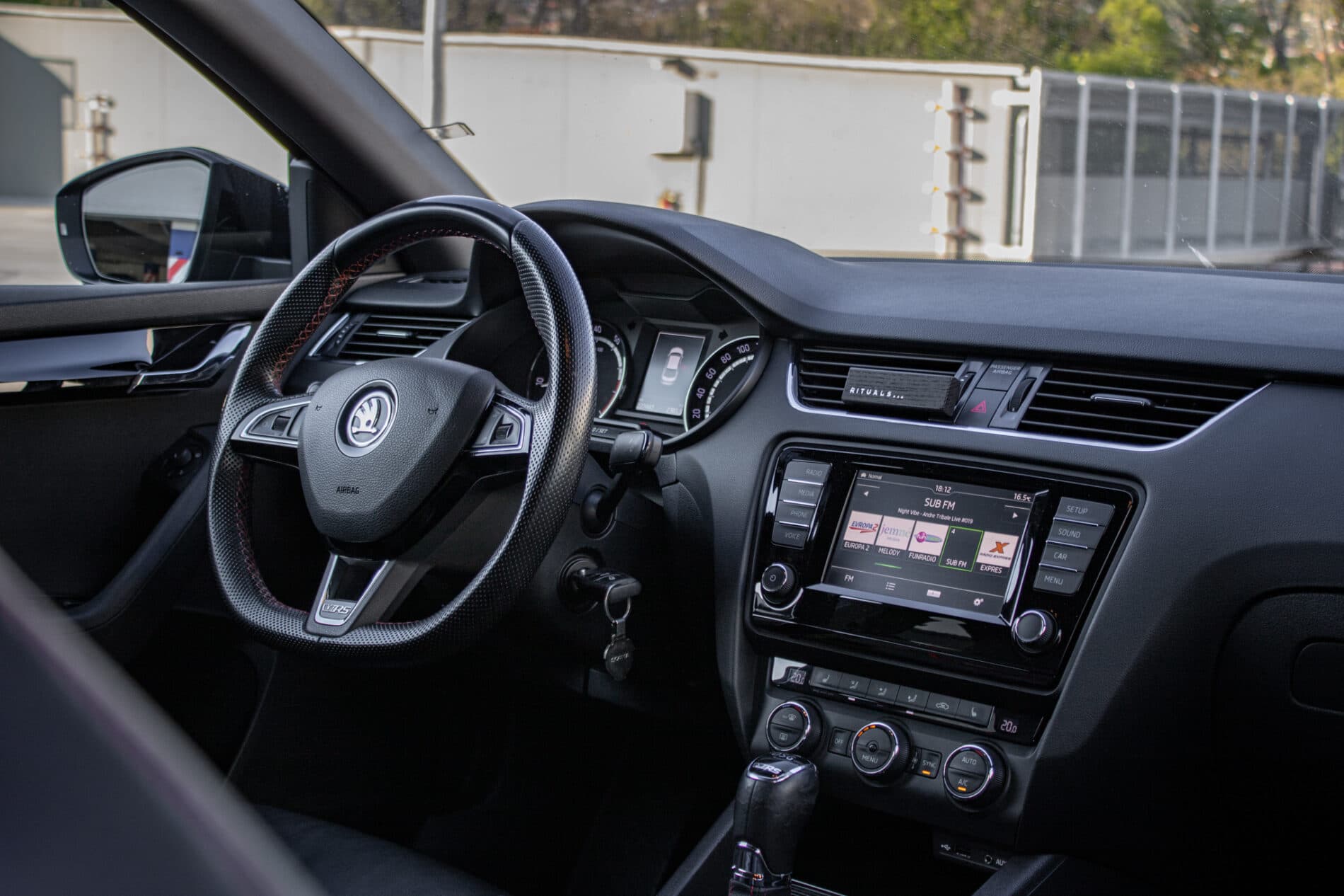 2016 Skoda Octavia RS, černá sedan, 227 447 km