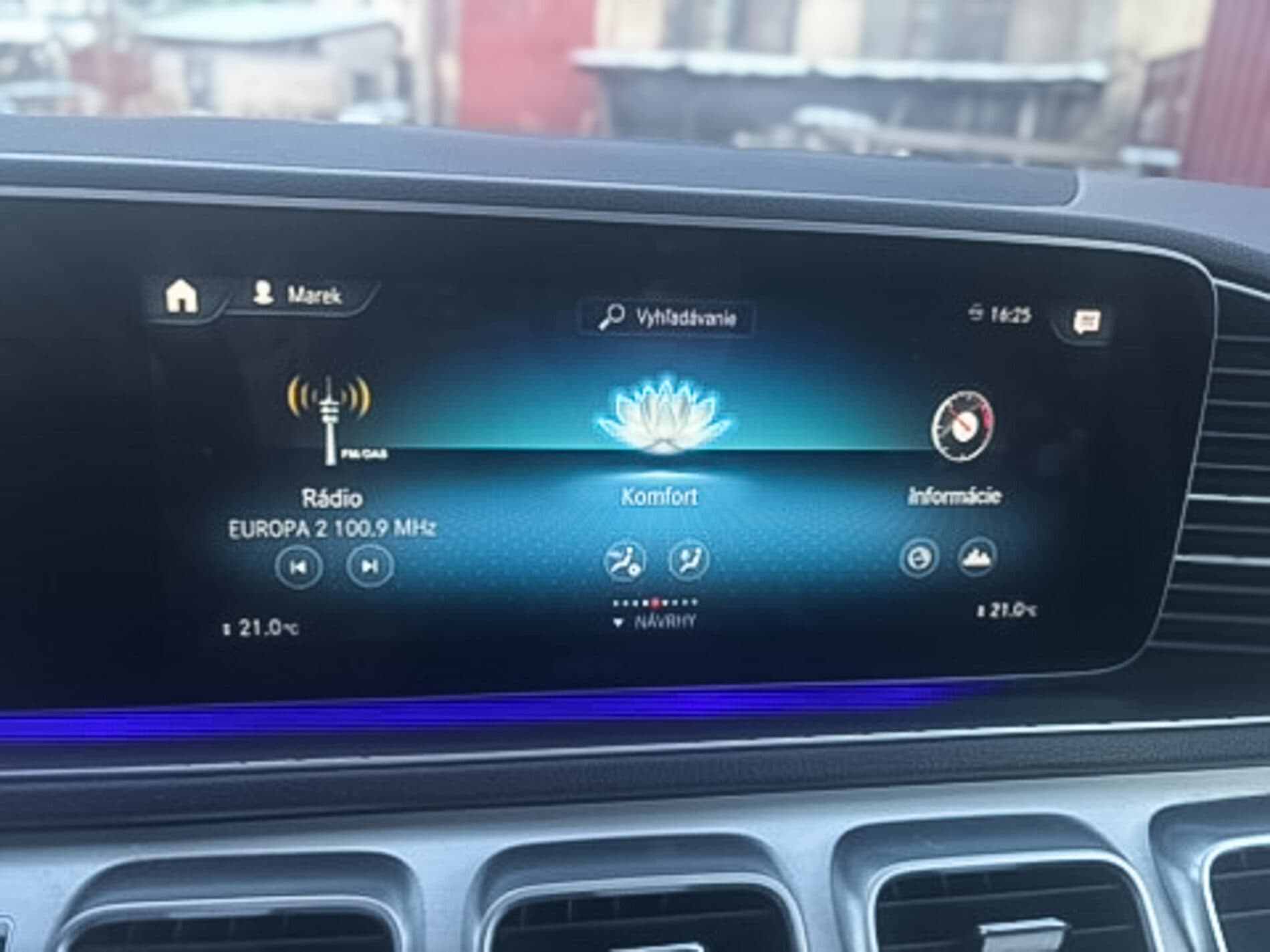 2022 Mercedes-Benz GLE 400d, bílá kombi, 120 000 km