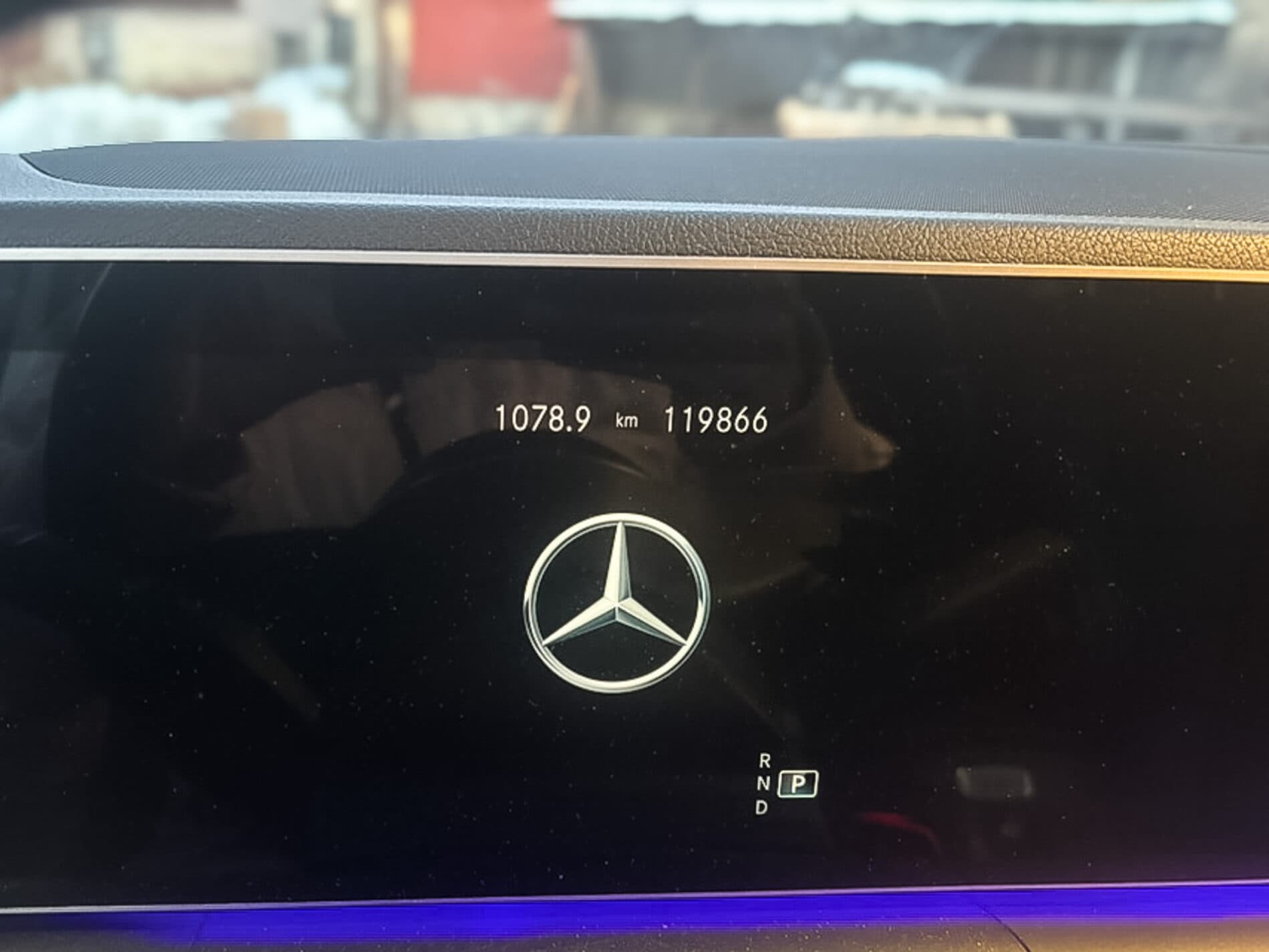 2022 Mercedes-Benz GLE 400d, bílá kombi, 120 000 km