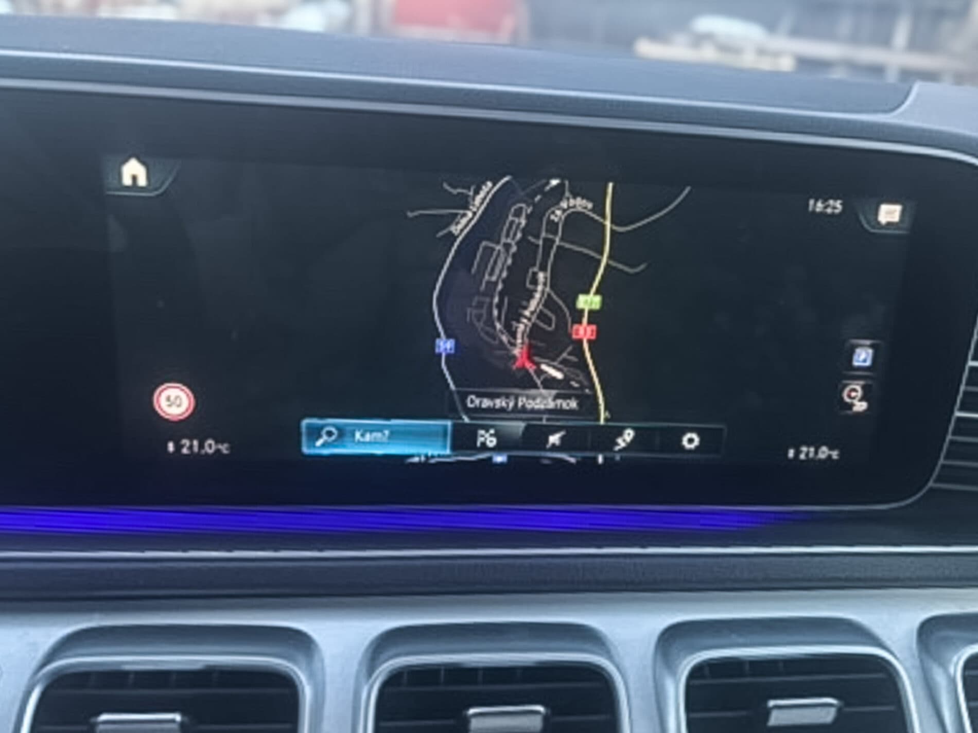 2022 Mercedes-Benz GLE 400d, bílá kombi, 120 000 km