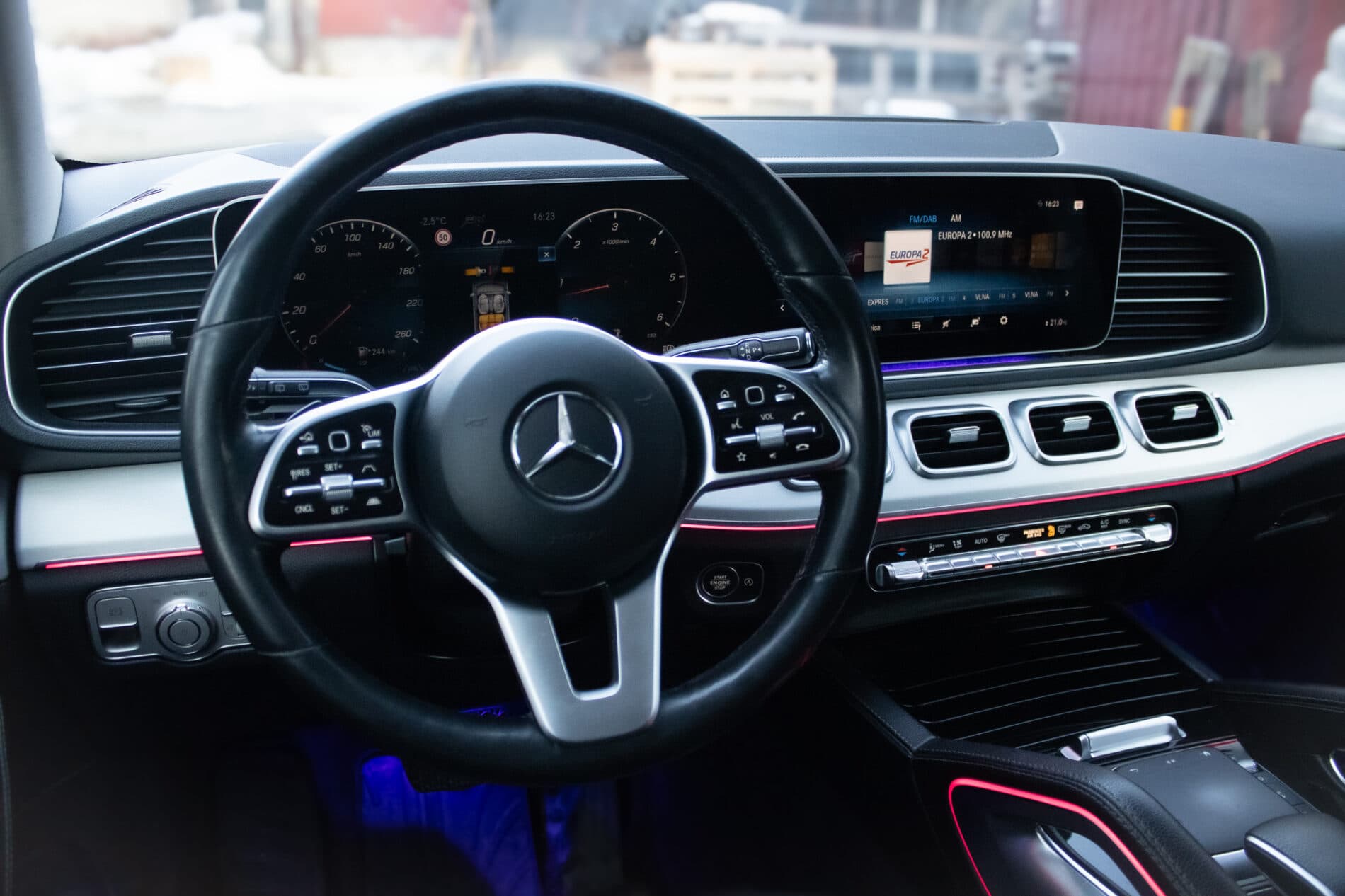 2022 Mercedes-Benz GLE 400d, bílá kombi, 120 000 km