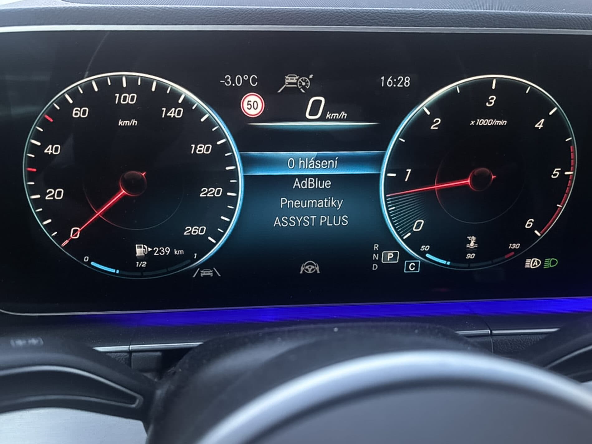 2022 Mercedes-Benz GLE 400d, bílá kombi, 120 000 km