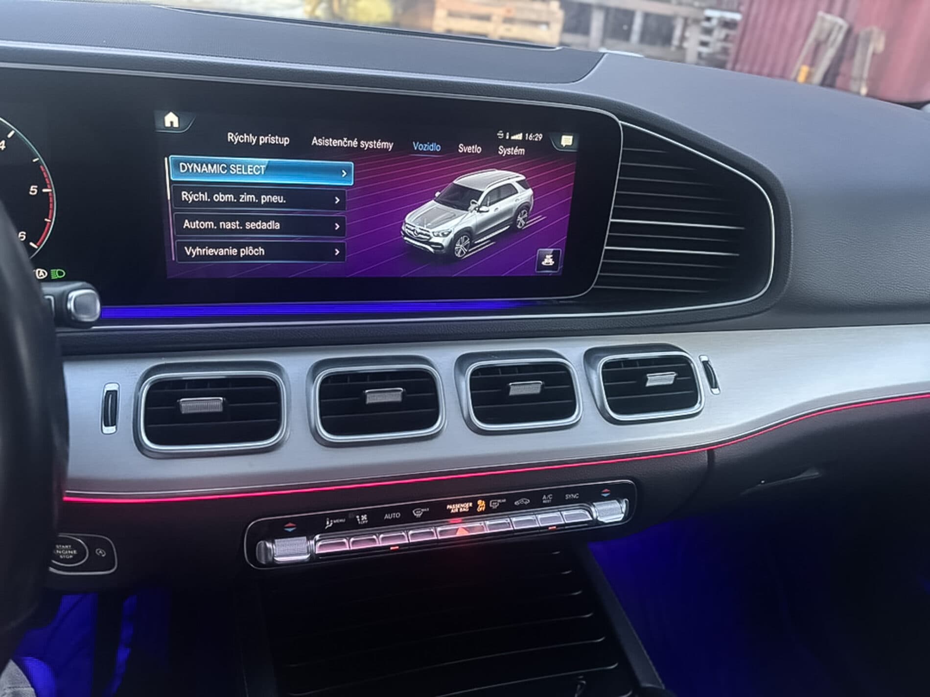 2022 Mercedes-Benz GLE 400d, bílá kombi, 120 000 km