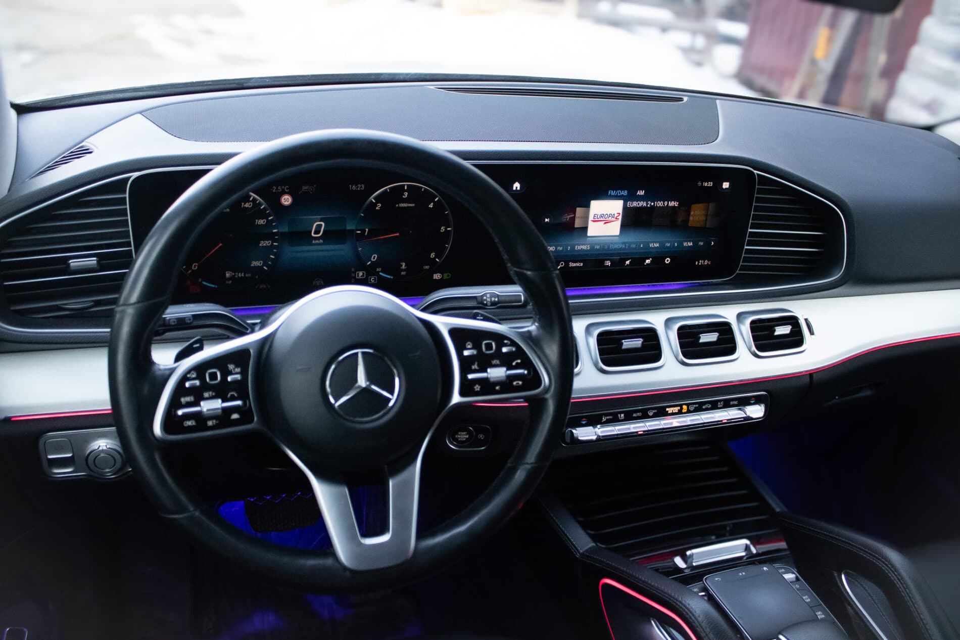 2022 Mercedes-Benz GLE 400d, bílá kombi, 120 000 km