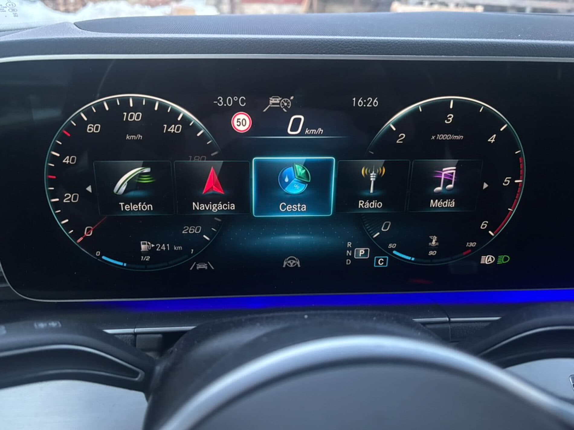 2022 Mercedes-Benz GLE 400d, bílá kombi, 120 000 km
