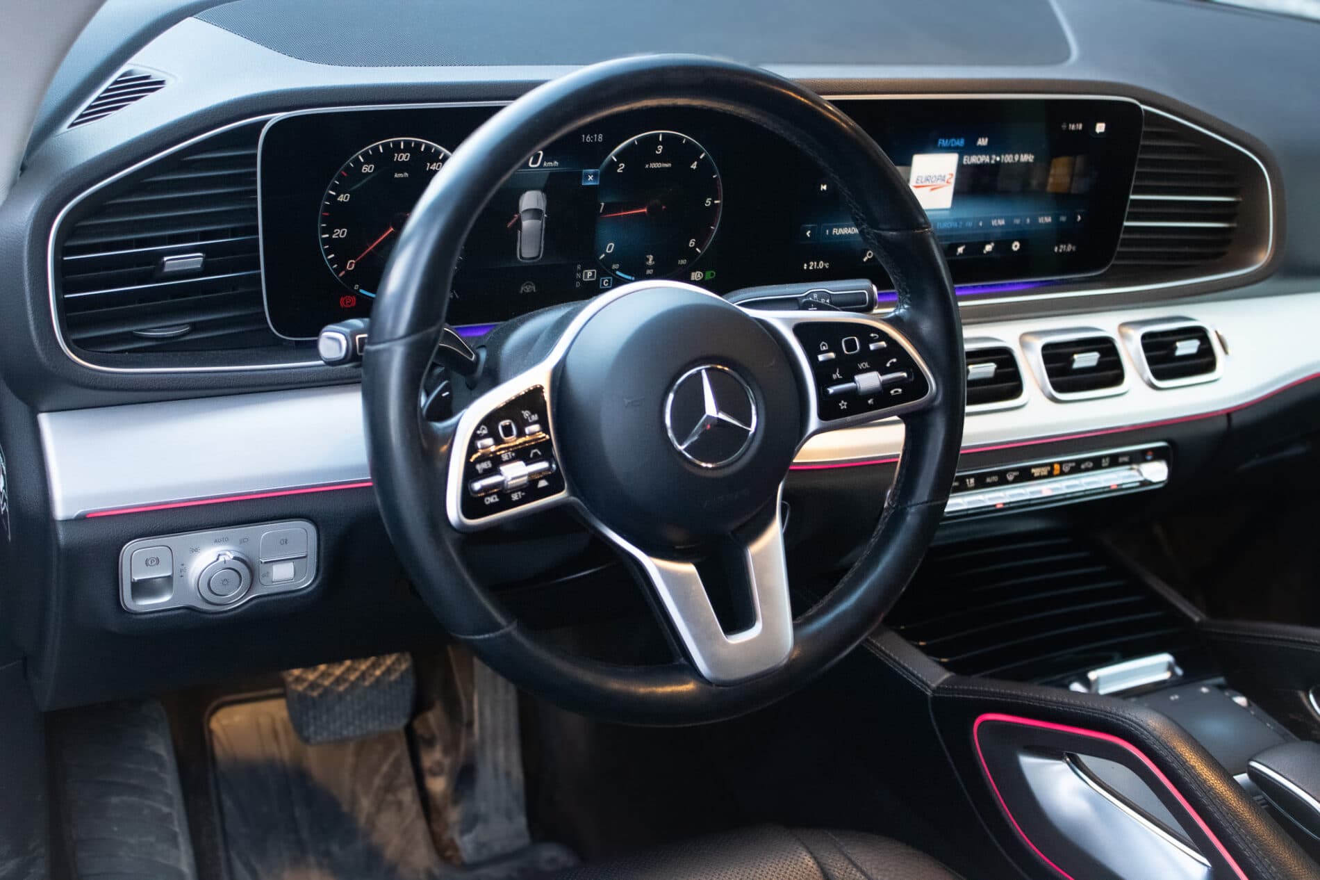 2022 Mercedes-Benz GLE 400d, bílá kombi, 120 000 km