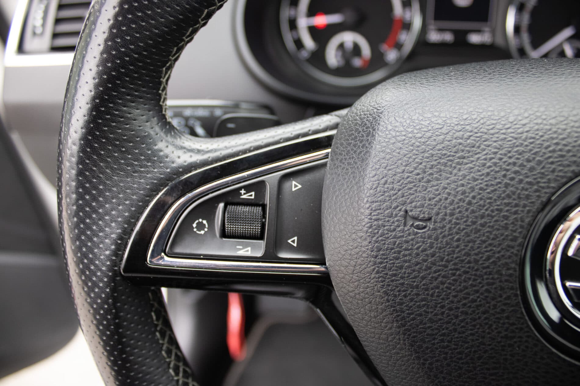 2013 Skoda Octavia RS, bílá kombi, 222 175 km