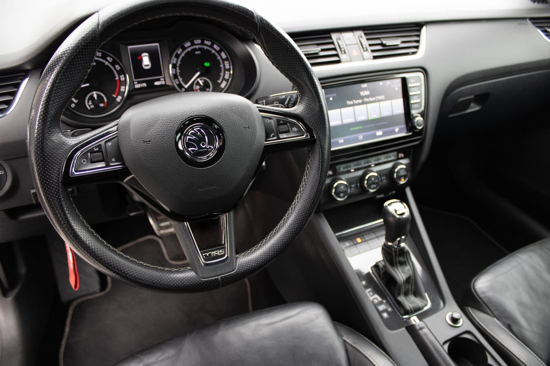 2013 Skoda Octavia RS, bílá kombi, 222 175 km