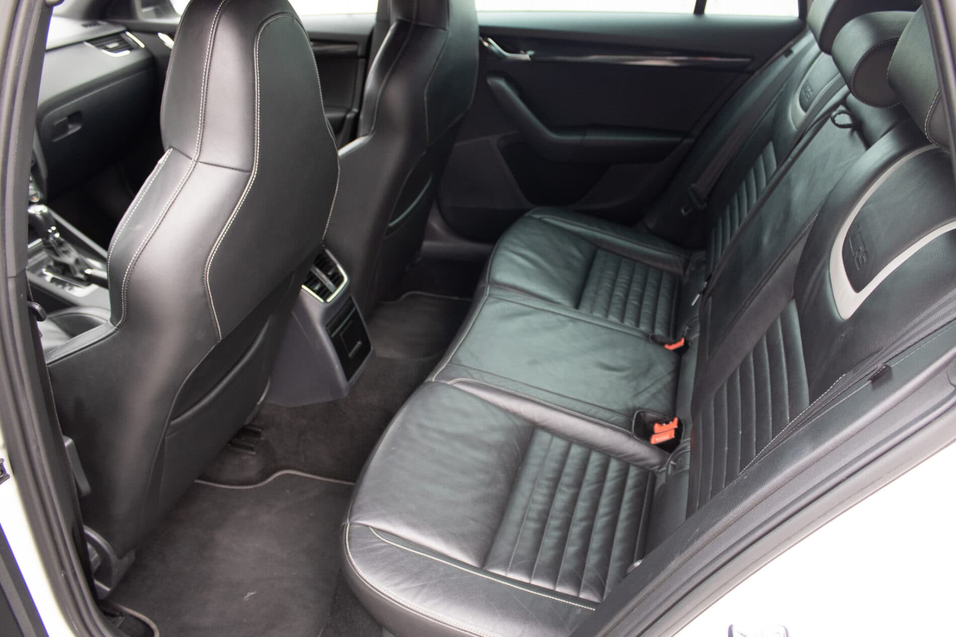 2013 Skoda Octavia RS, bílá kombi, 222 175 km