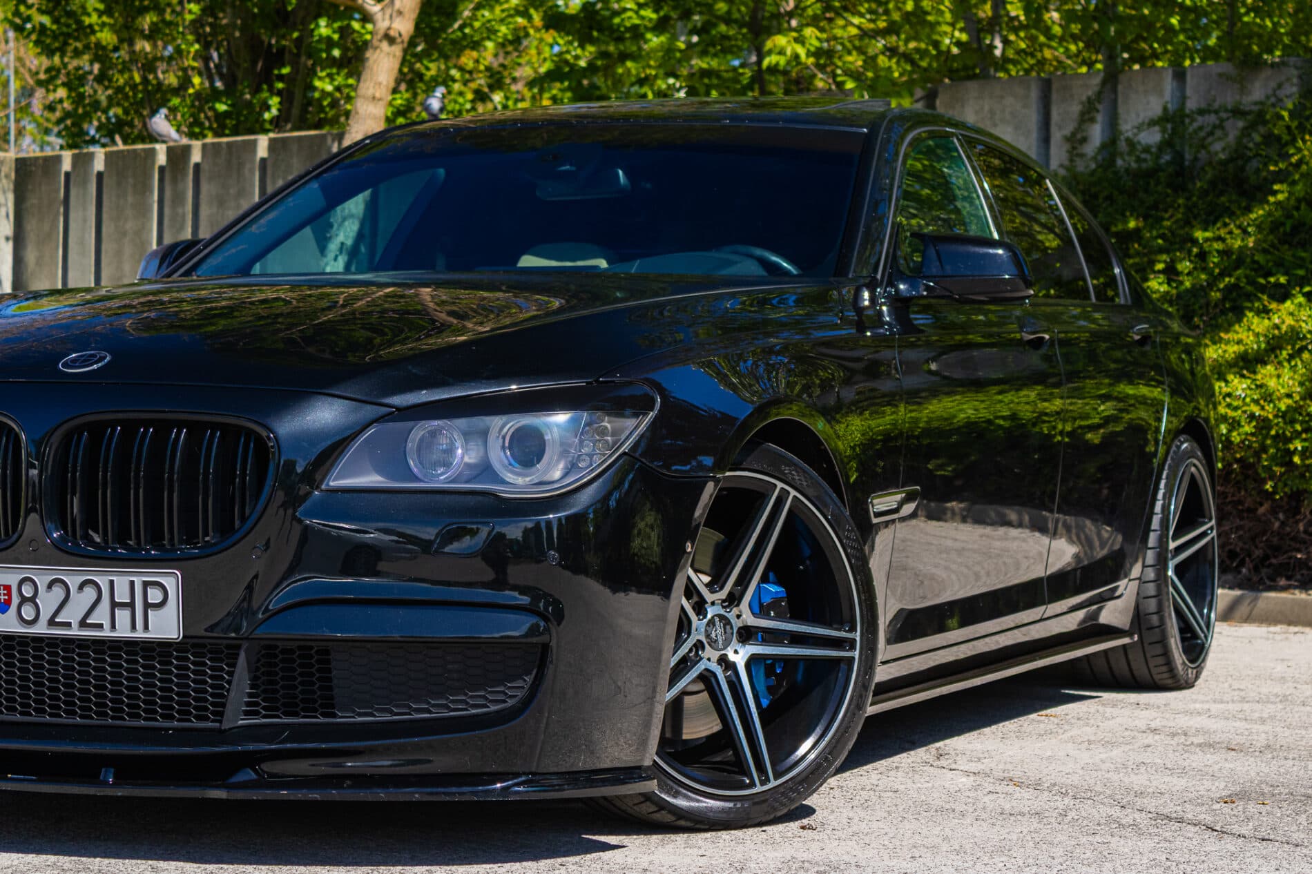2009 BMW 740i, černá sedan, 350 675 km