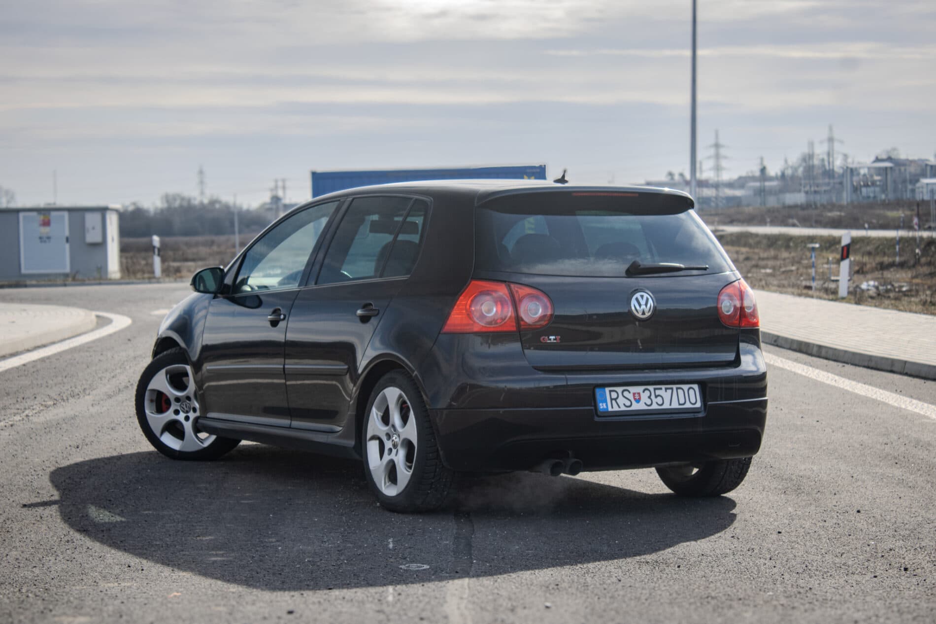 2005 Volkswagen Golf GTI, černá hatchback, 231 763 km