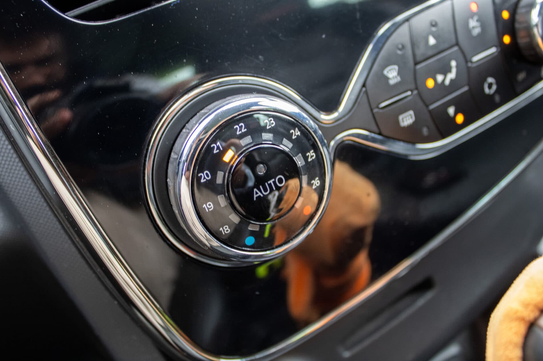 2015 Renault Clio RS, bílá hatchback, 152 444 km