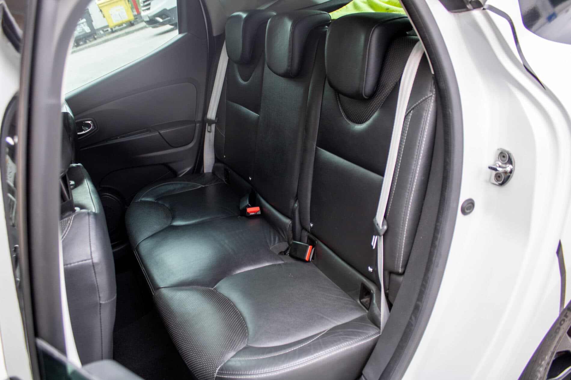 2015 Renault Clio RS, bílá hatchback, 152 444 km