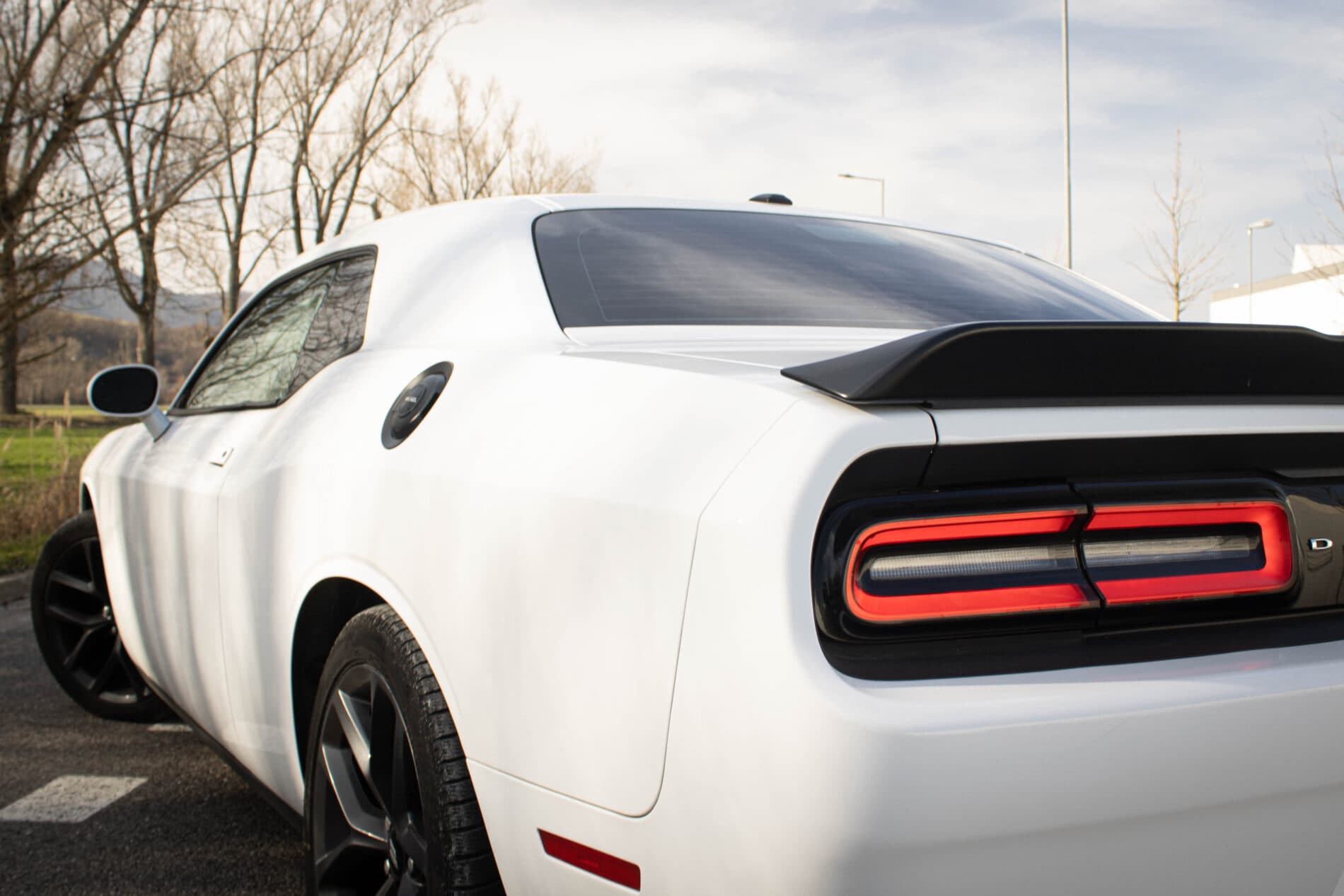 2019 Dodge Challenger, bílá kupé, 85 128 km