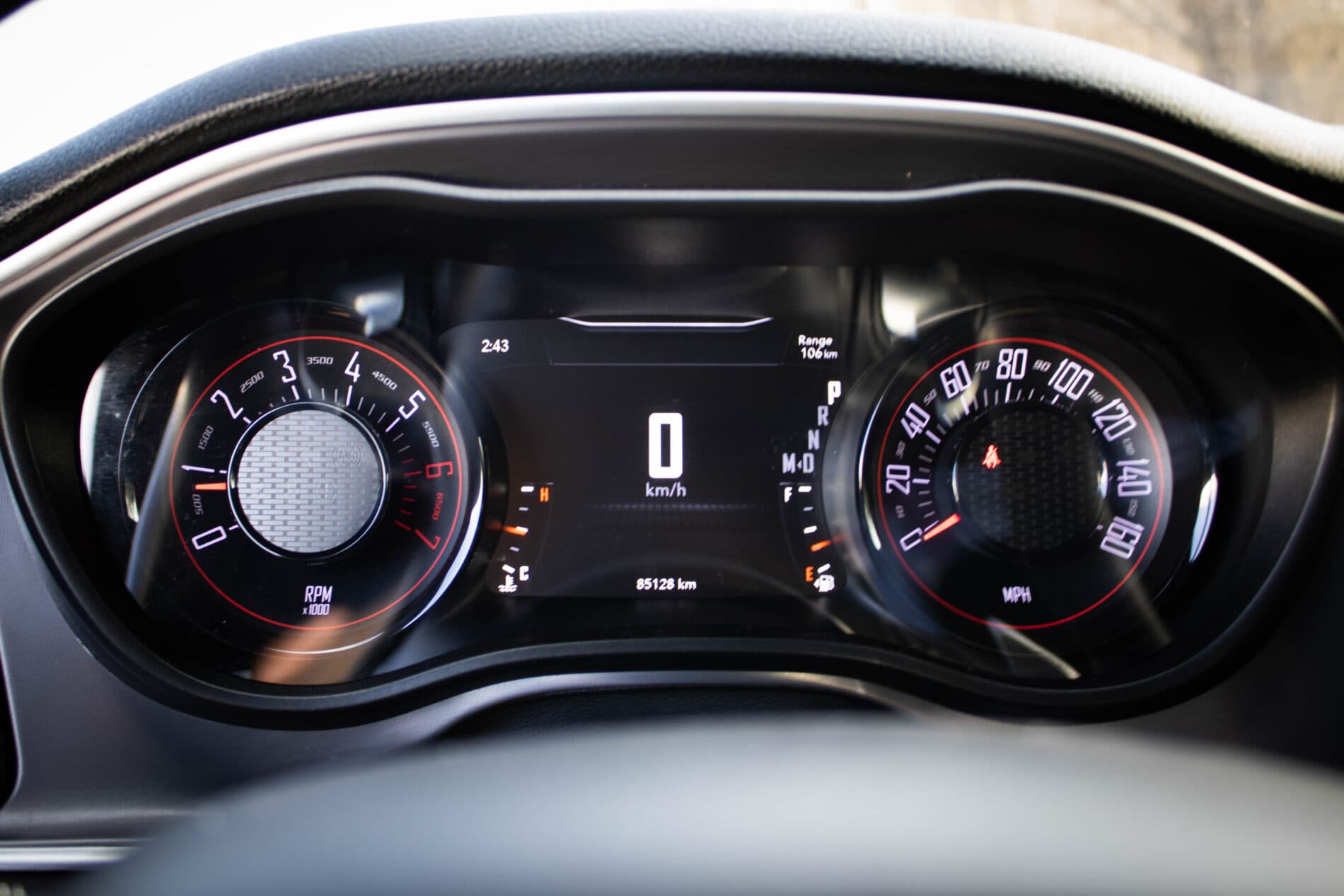 2019 Dodge Challenger, bílá kupé, 85 128 km
