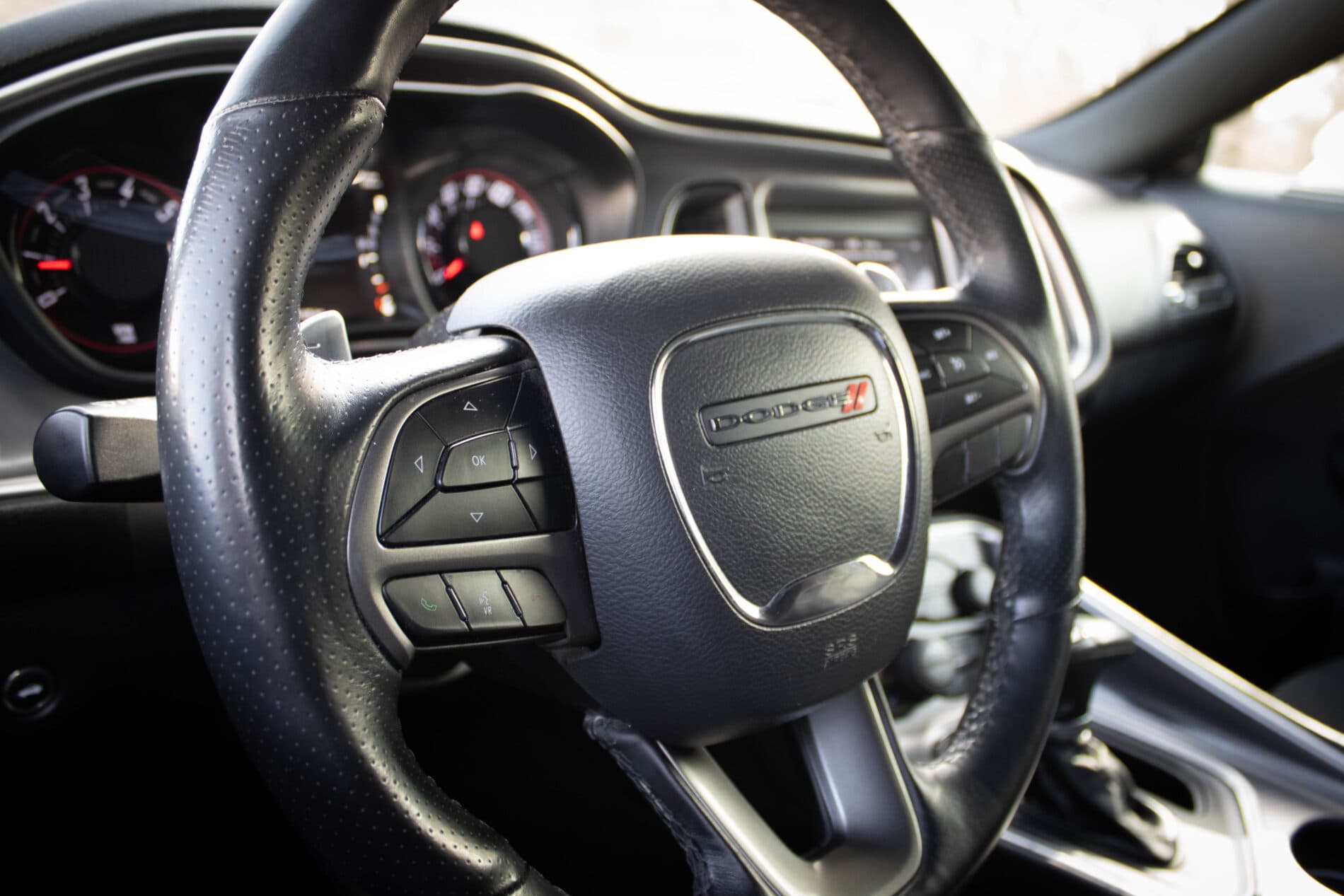 2019 Dodge Challenger, bílá kupé, 85 128 km