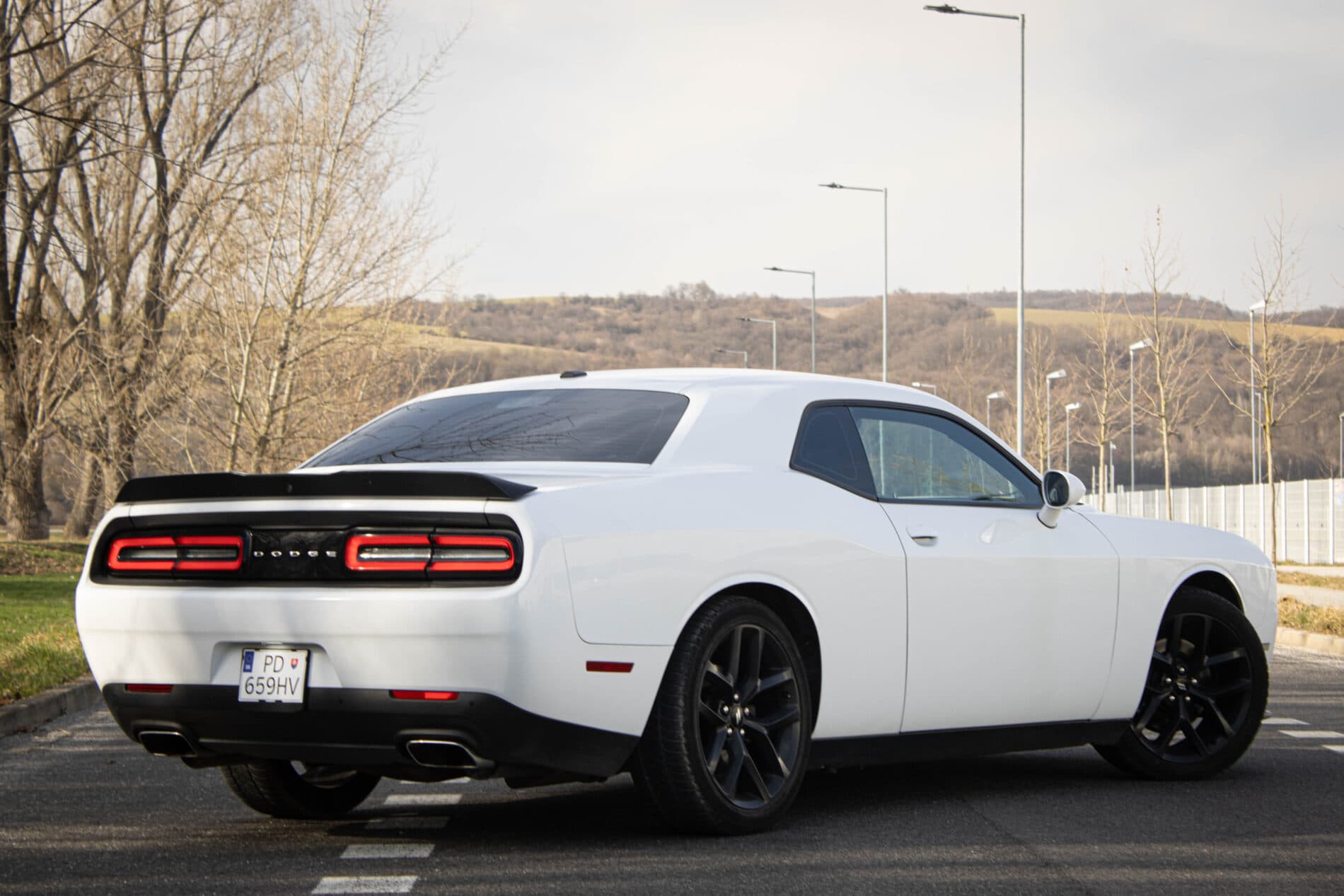 2019 Dodge Challenger, bílá kupé, 85 128 km