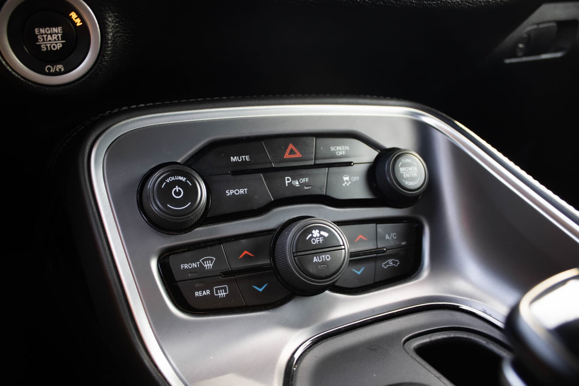 2019 Dodge Challenger, bílá kupé, 85 128 km