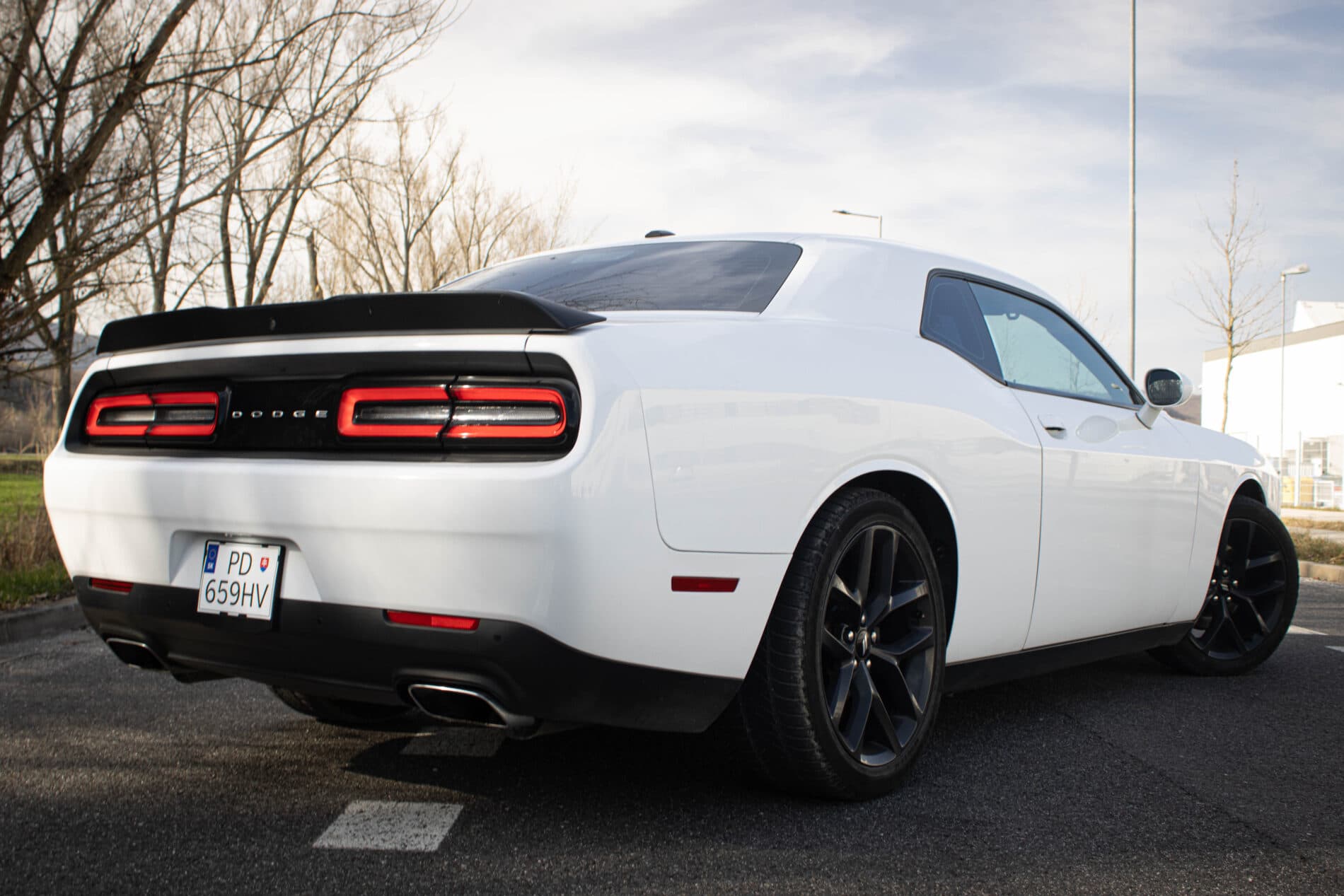 2019 Dodge Challenger, bílá kupé, 85 128 km