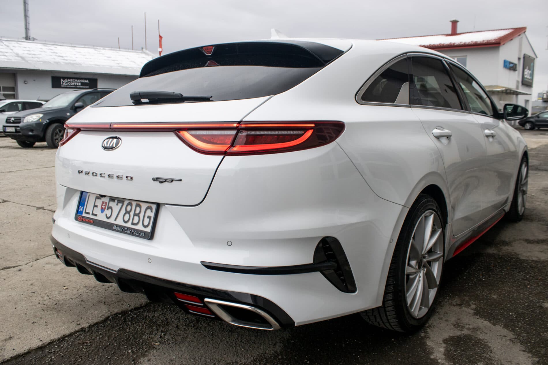 2019 Kia ProCeed GT, bílá kombi, 35 892 km