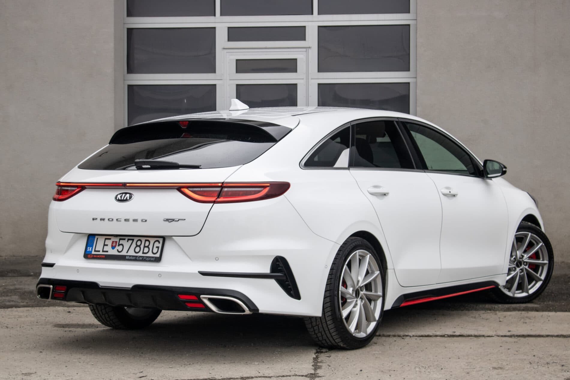 2019 Kia ProCeed GT, bílá kombi, 35 892 km