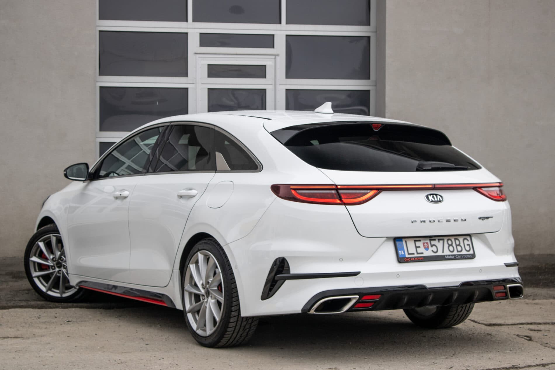 2019 Kia ProCeed GT, bílá kombi, 35 892 km