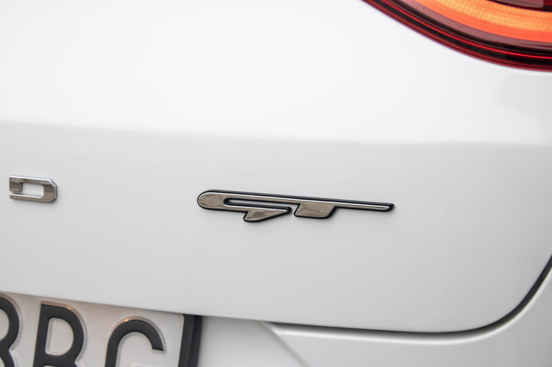 2019 Kia ProCeed GT, bílá kombi, 35 892 km