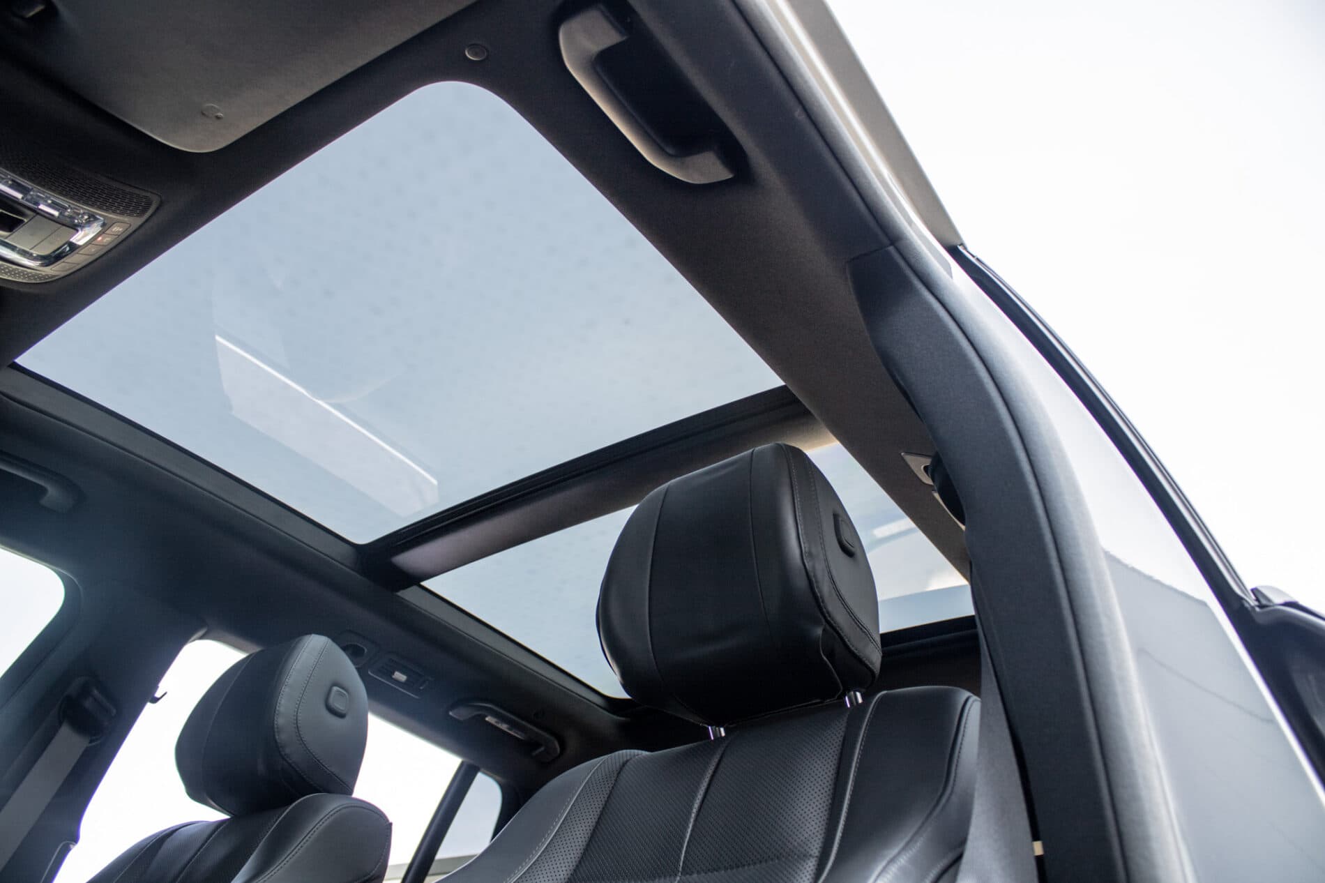 2020 Mercedes-Benz GLS 400d, šedá suv, 126 364 km
