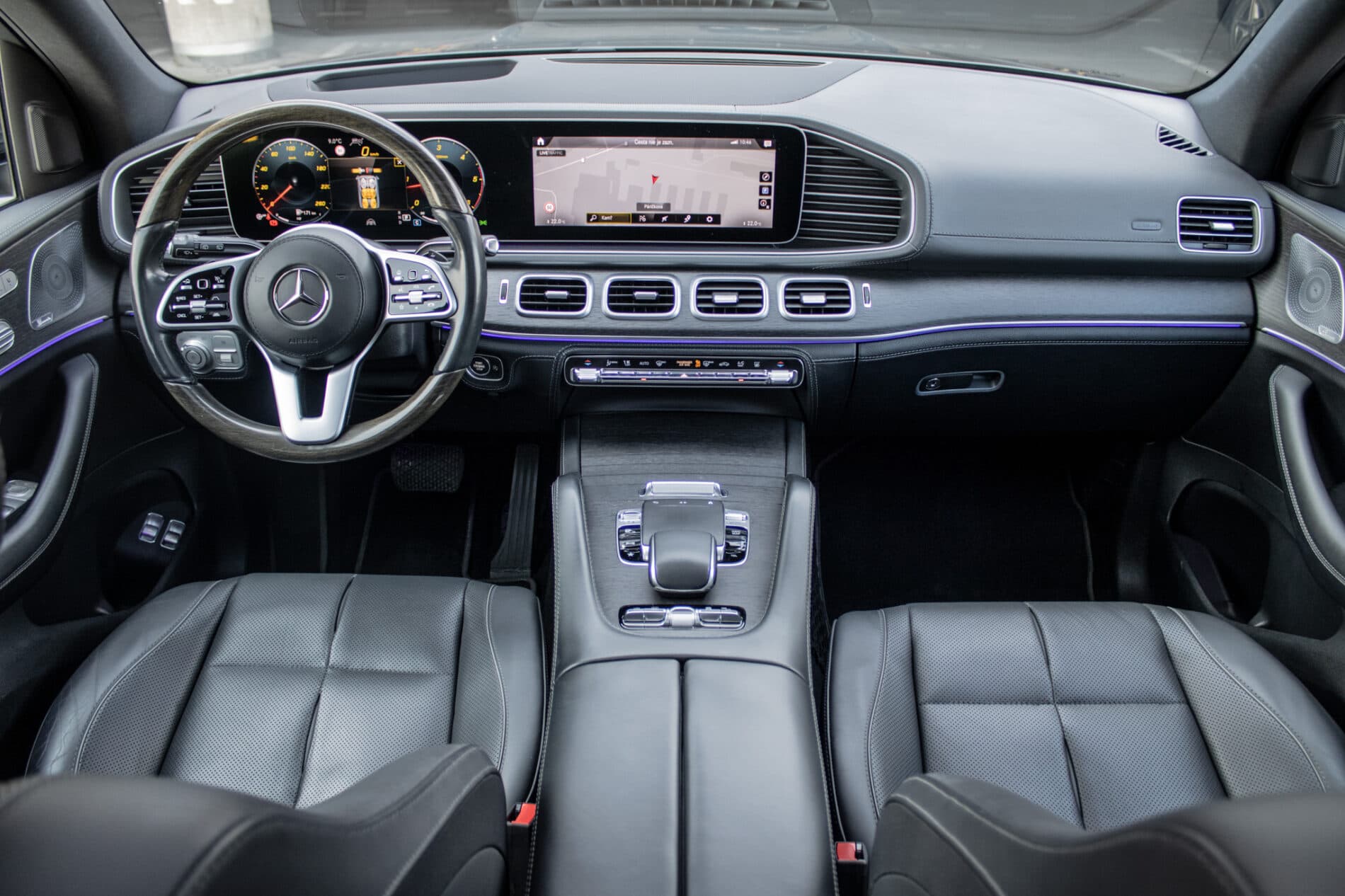 2020 Mercedes-Benz GLS 400d, šedá suv, 126 364 km
