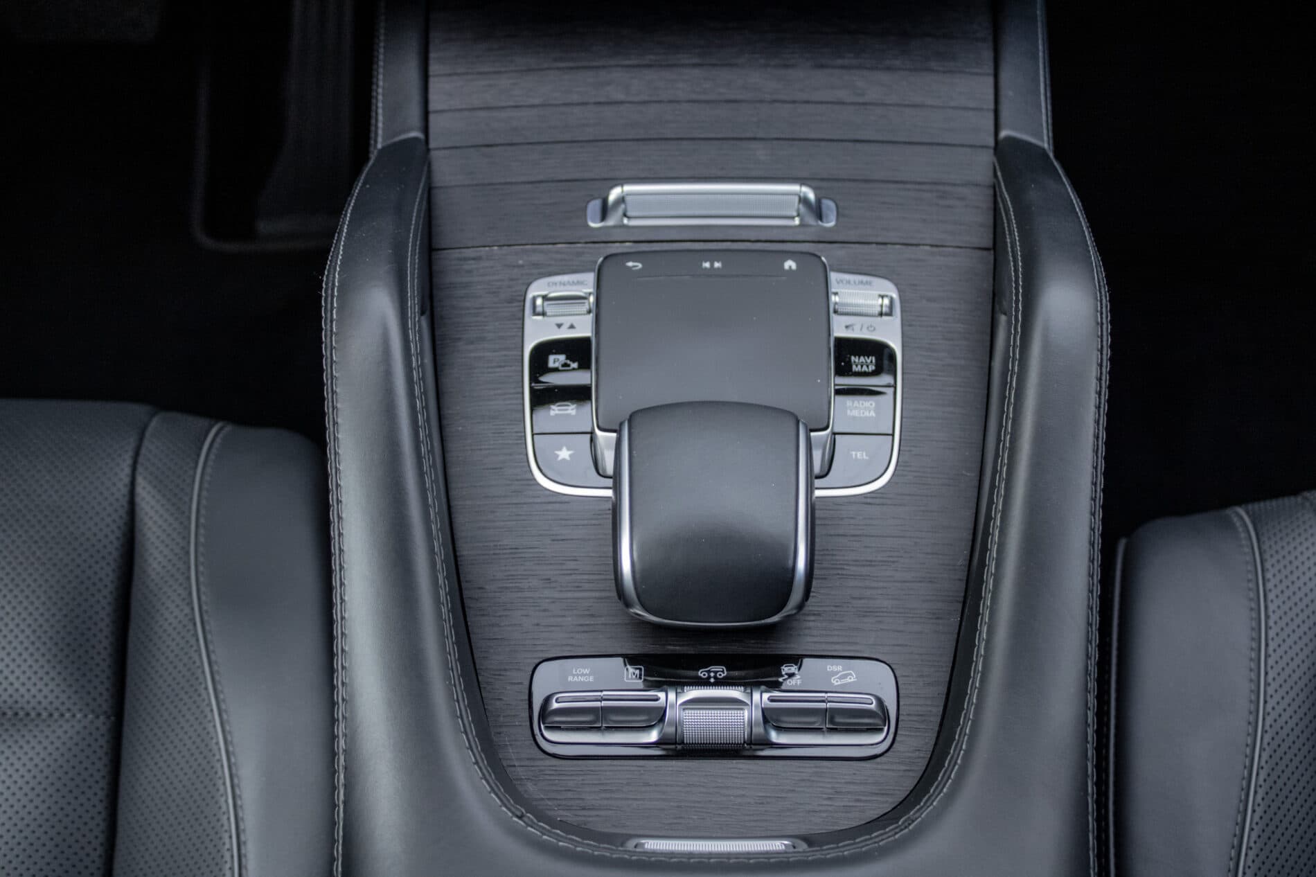 2020 Mercedes-Benz GLS 400d, šedá suv, 126 364 km