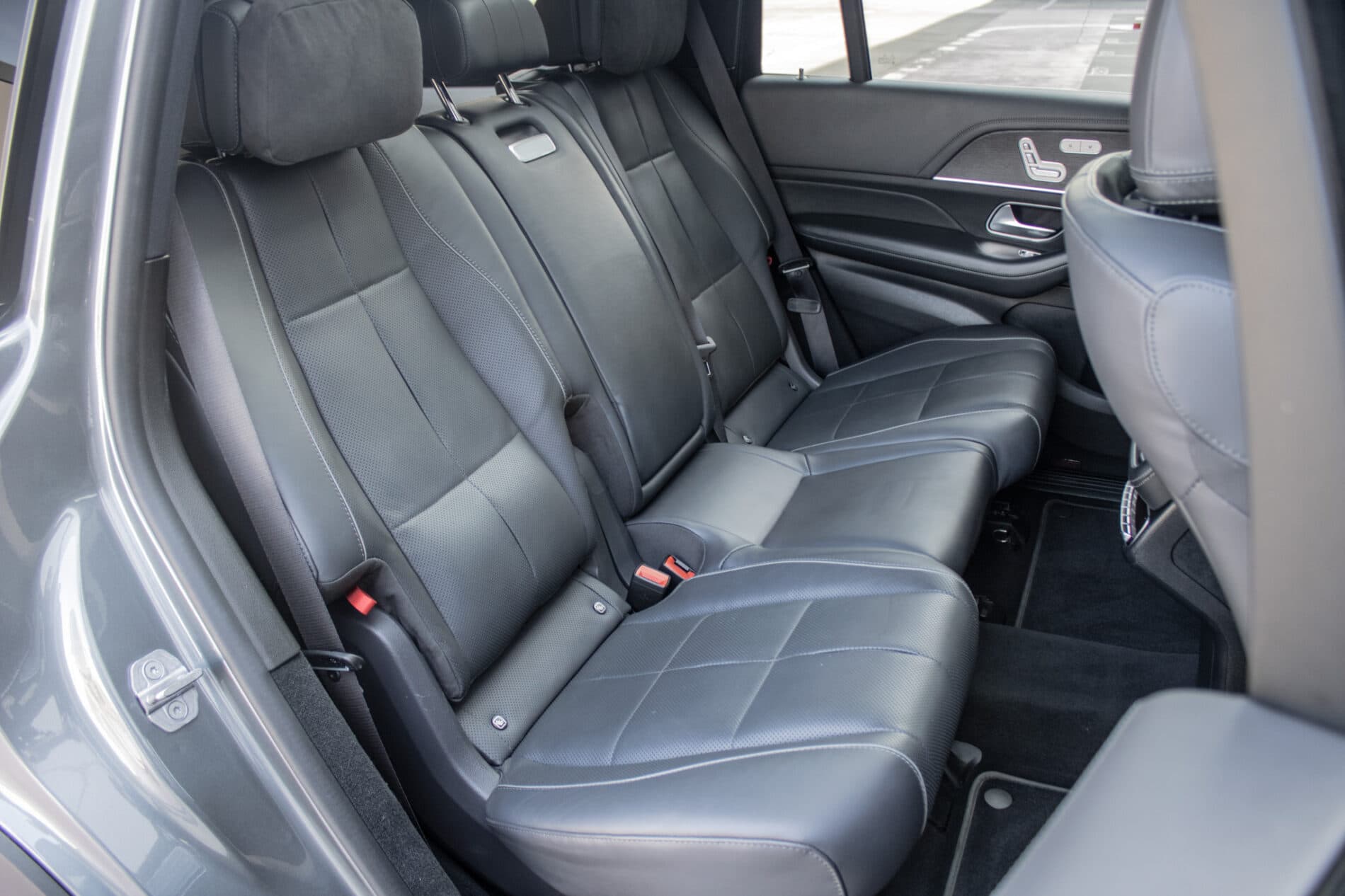 2020 Mercedes-Benz GLS 400d, šedá suv, 126 364 km
