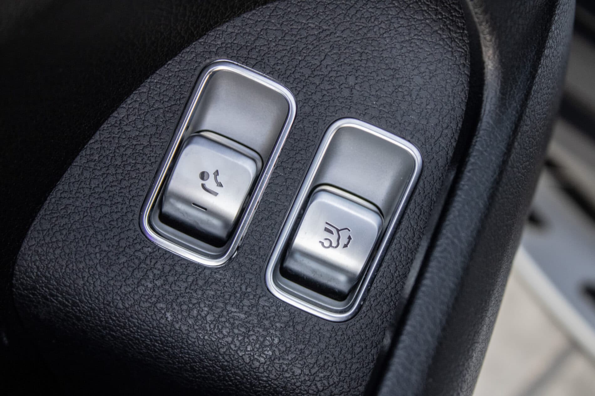 2020 Mercedes-Benz GLS 400d, šedá suv, 126 364 km