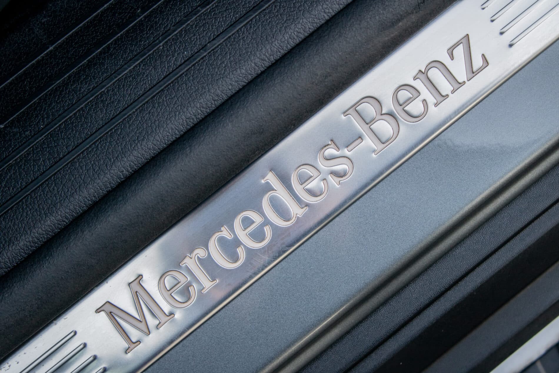 2020 Mercedes-Benz GLS 400d, šedá suv, 126 364 km