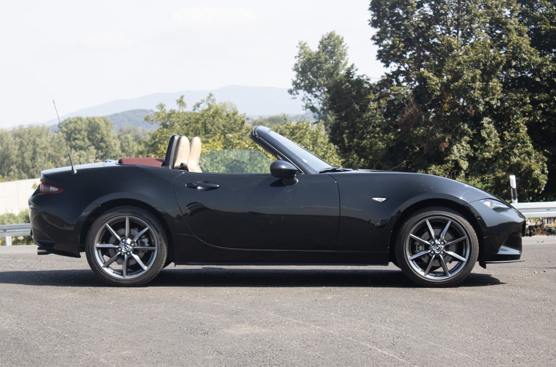 2018 Mazda MX-5 (ND), černá kabriolet, 22 946 km