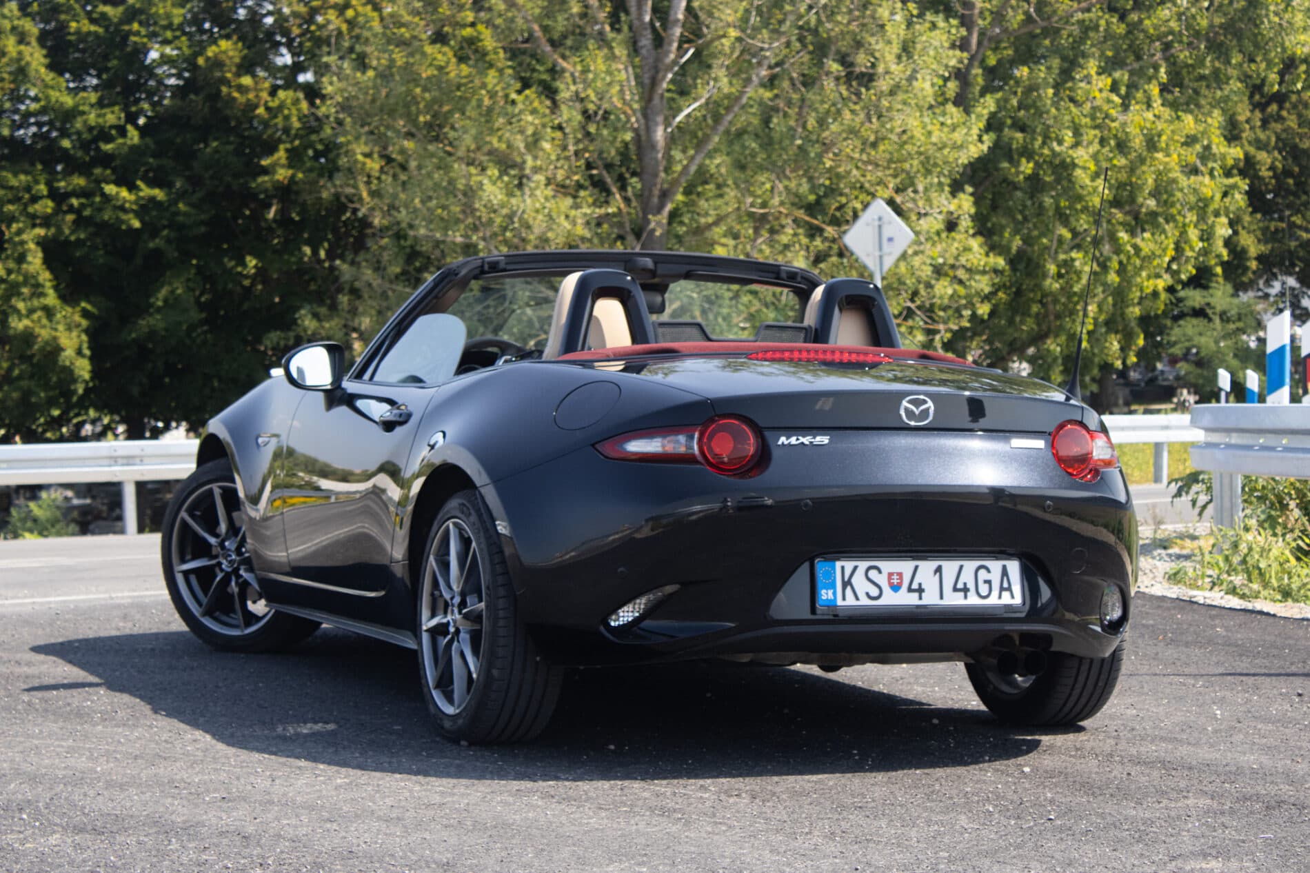 2018 Mazda MX-5 (ND), černá kabriolet, 22 946 km