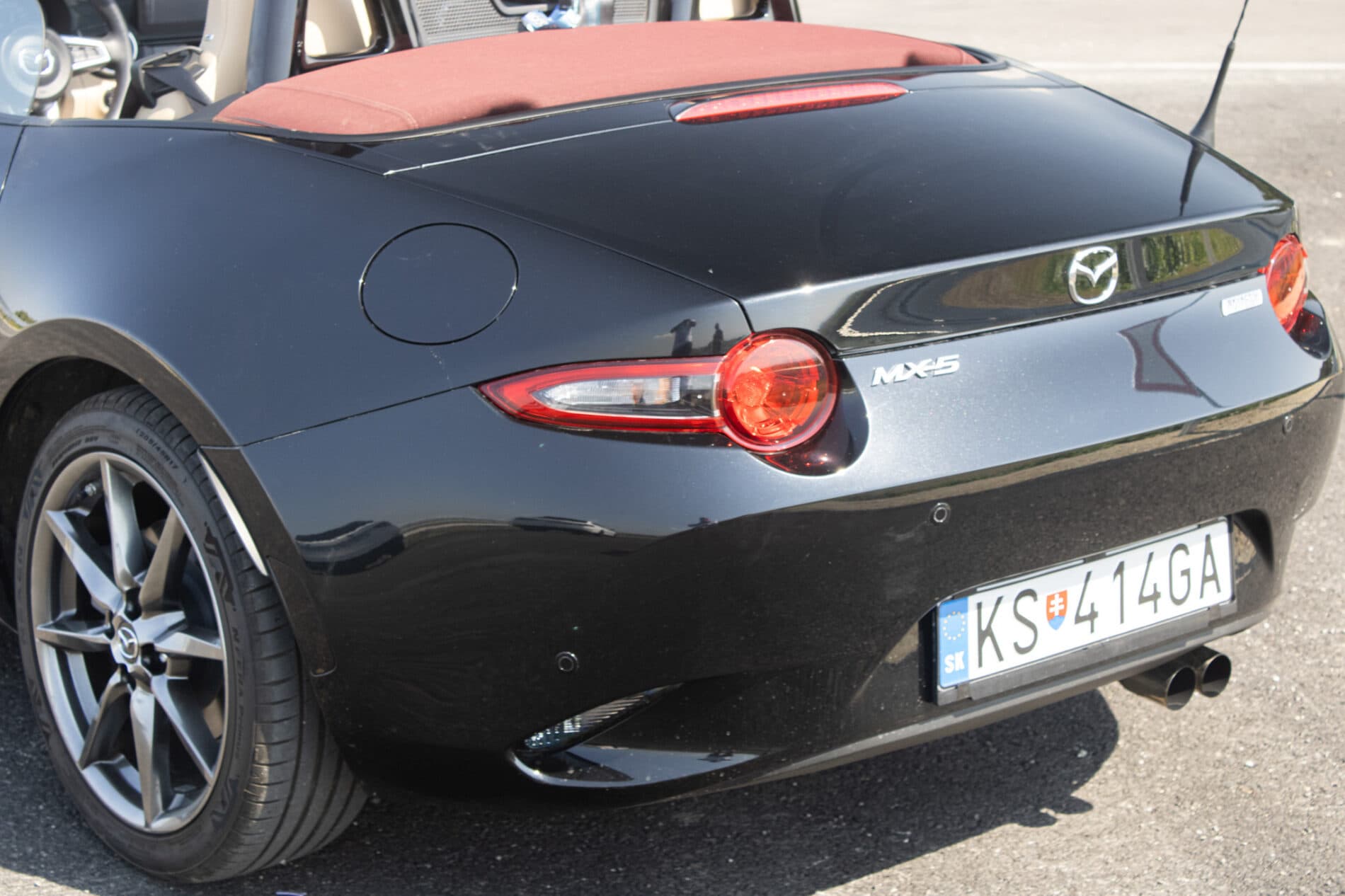 2018 Mazda MX-5 (ND), černá kabriolet, 22 946 km
