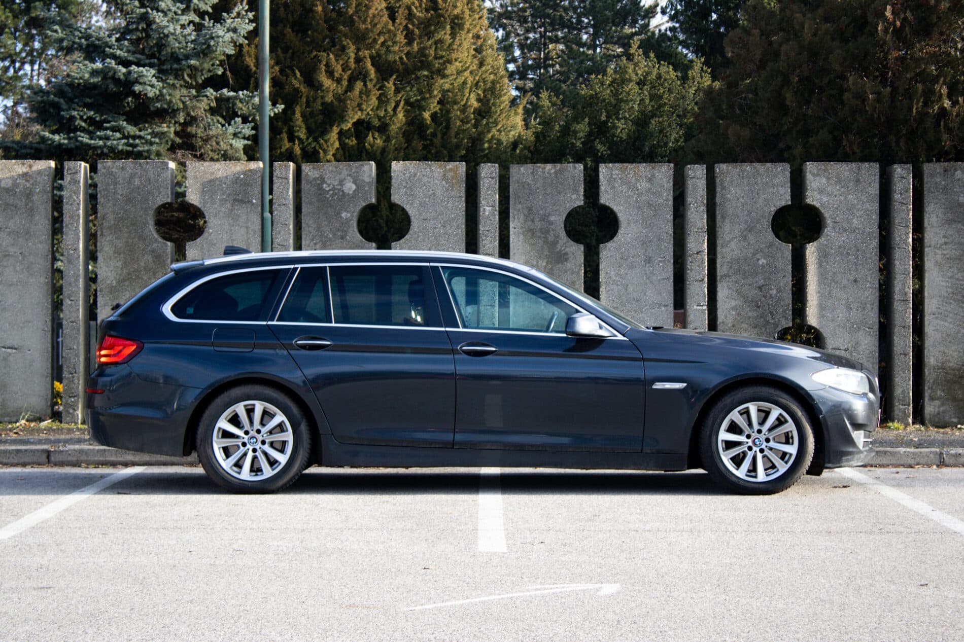 2010 BMW 530d, šedá kombi, 269 764 km