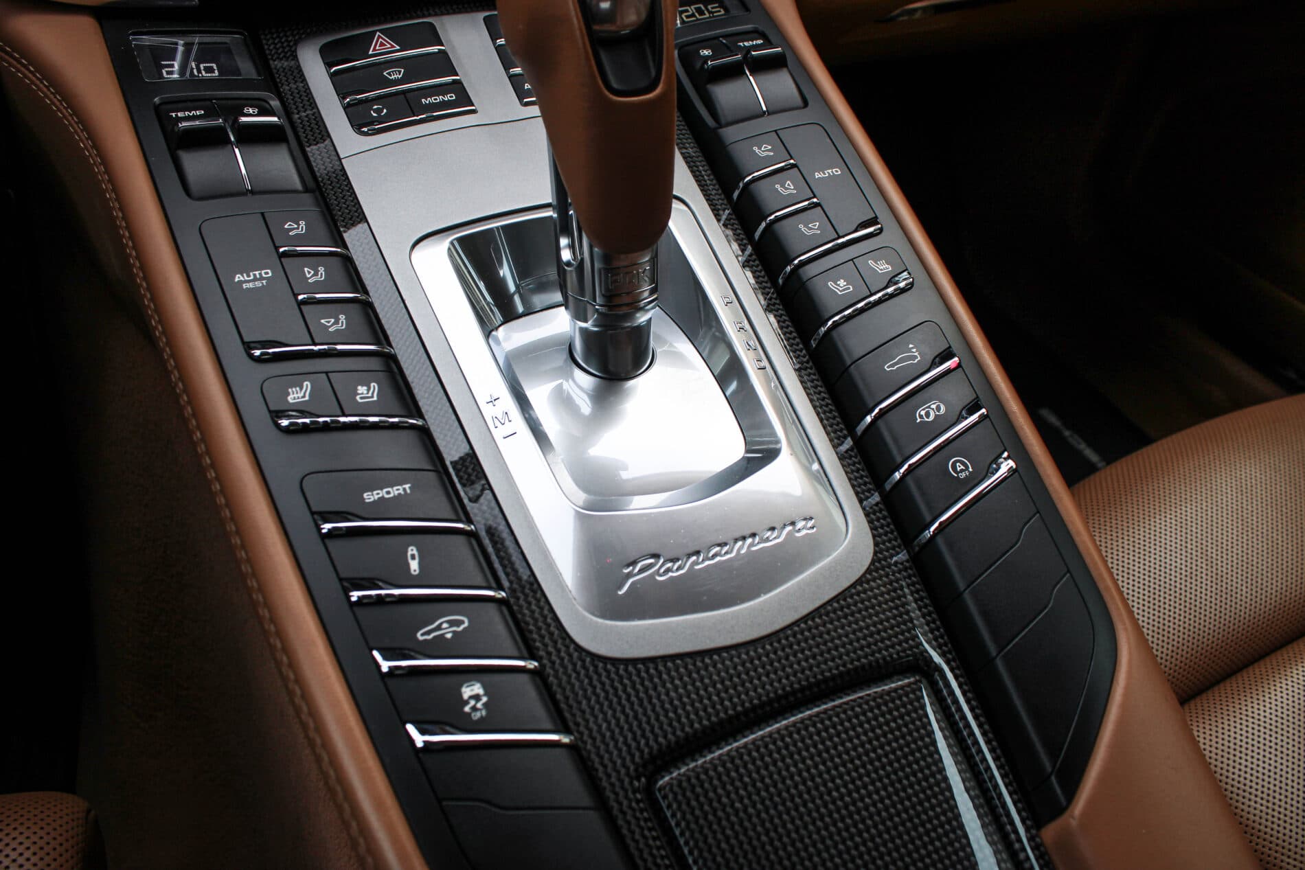 2010 Porsche Panamera S / 4S, černá sedan, 264 126 km