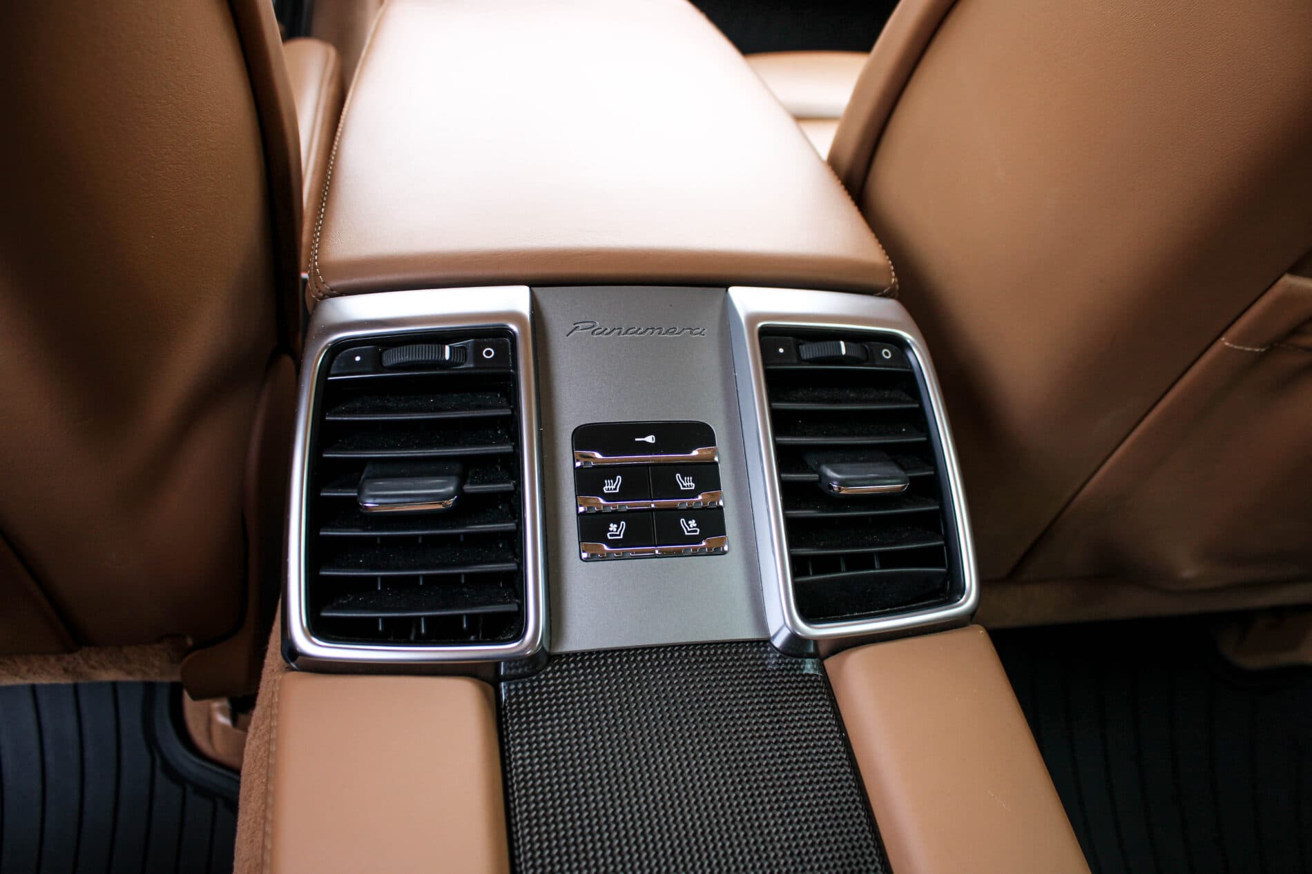 2010 Porsche Panamera S / 4S, černá sedan, 264 126 km