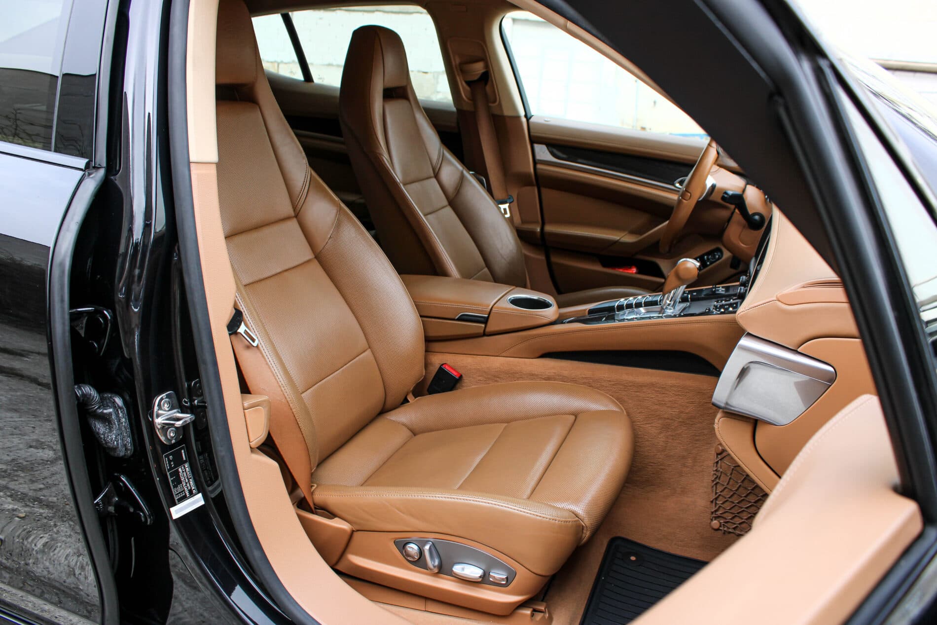 2010 Porsche Panamera S / 4S, černá sedan, 264 126 km