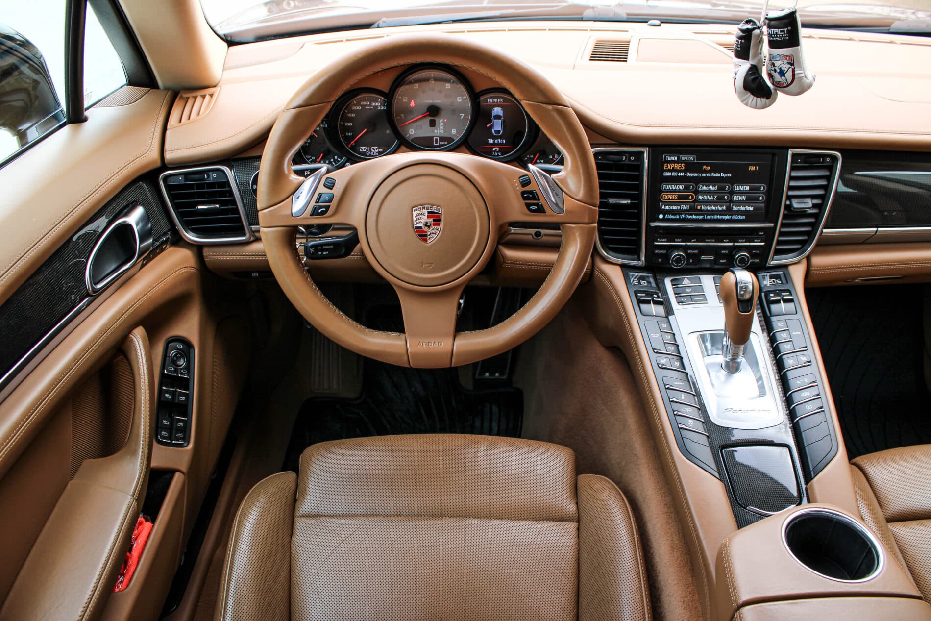 2010 Porsche Panamera S / 4S, černá sedan, 264 126 km