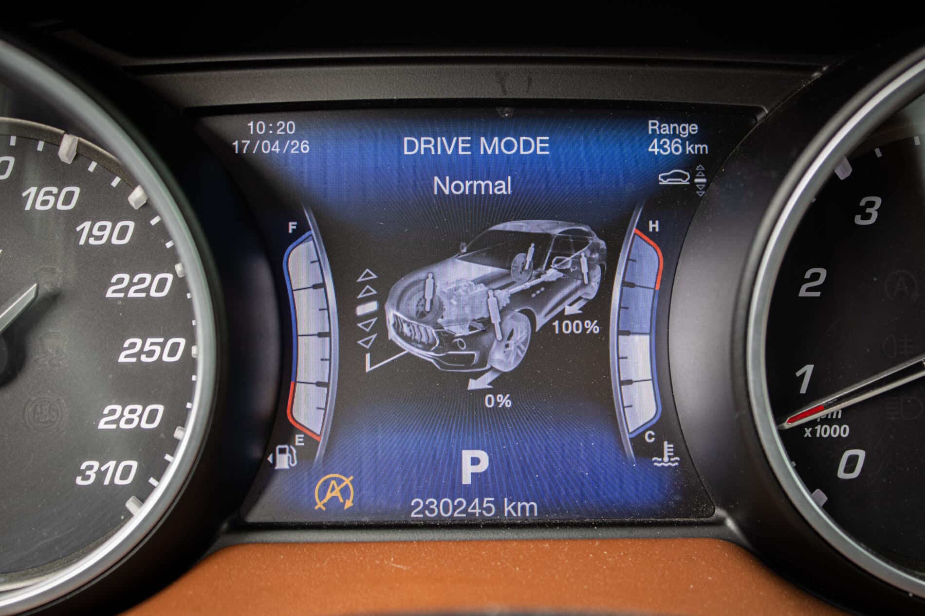 2016 Maserati Levante, bílá suv, 230 245 km