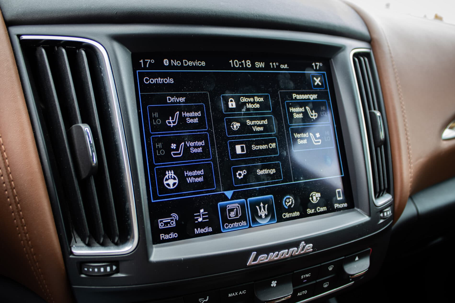 2016 Maserati Levante, bílá suv, 230 245 km