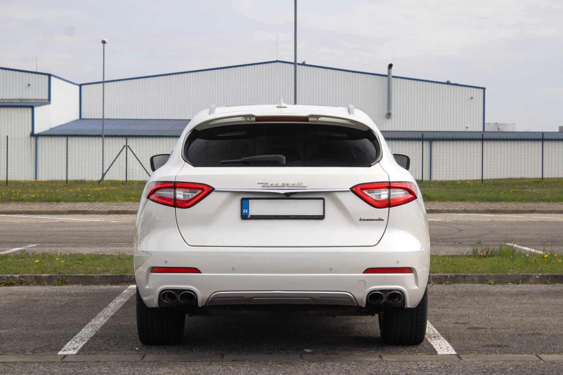 2016 Maserati Levante, bílá suv, 230 245 km