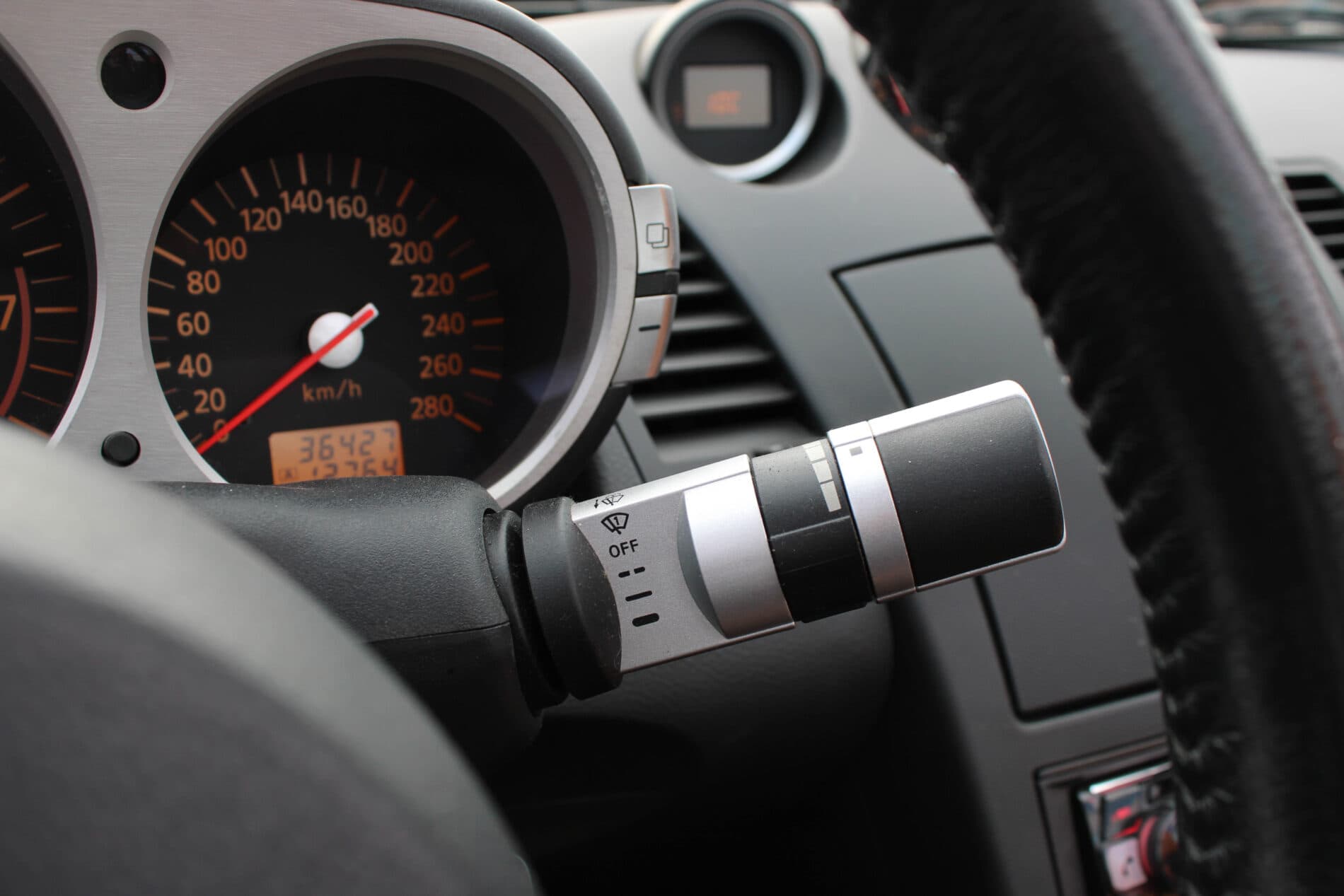 2005 Nissan 350Z, stříbrná kabriolet, 36 427 km