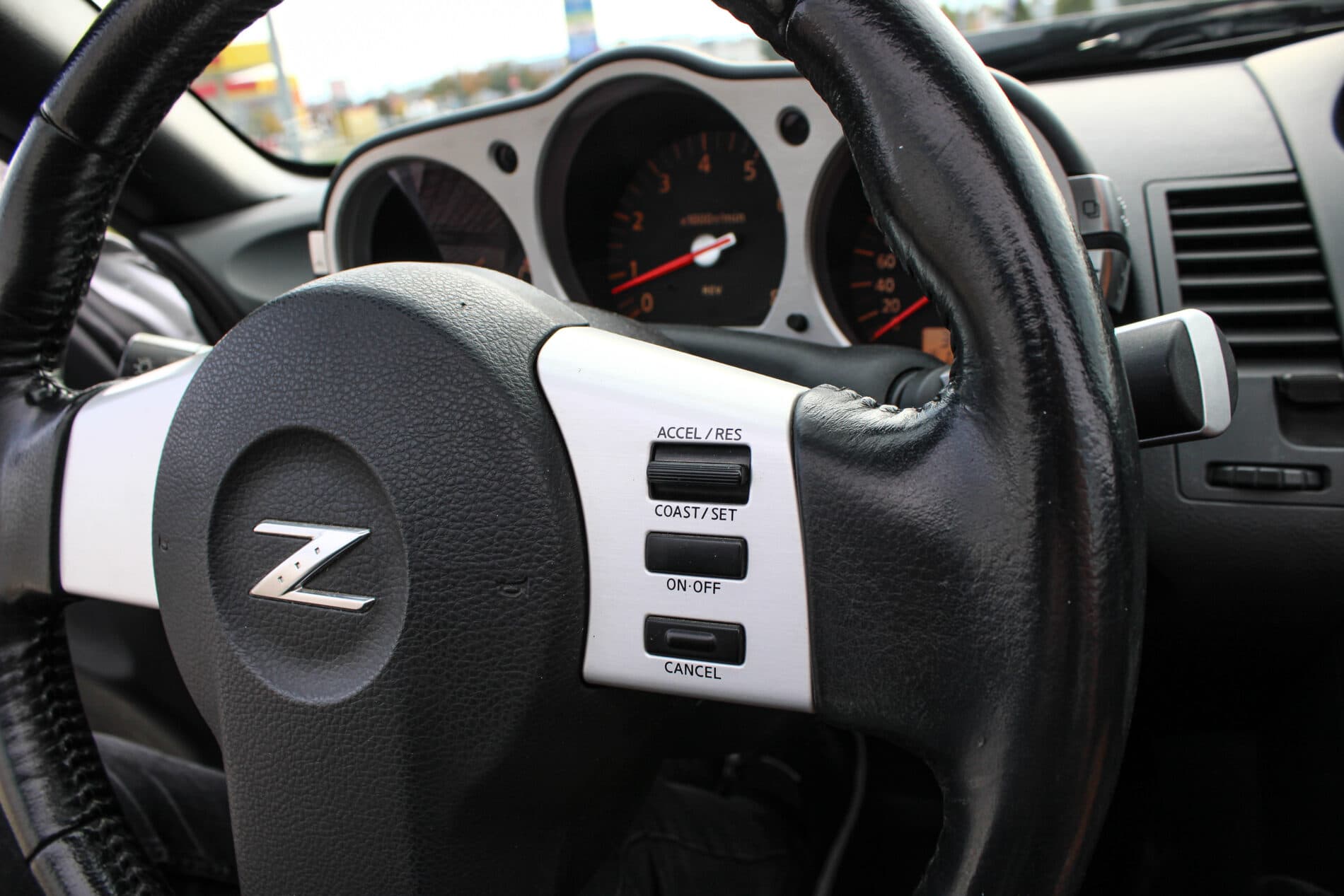 2005 Nissan 350Z, stříbrná kabriolet, 36 427 km